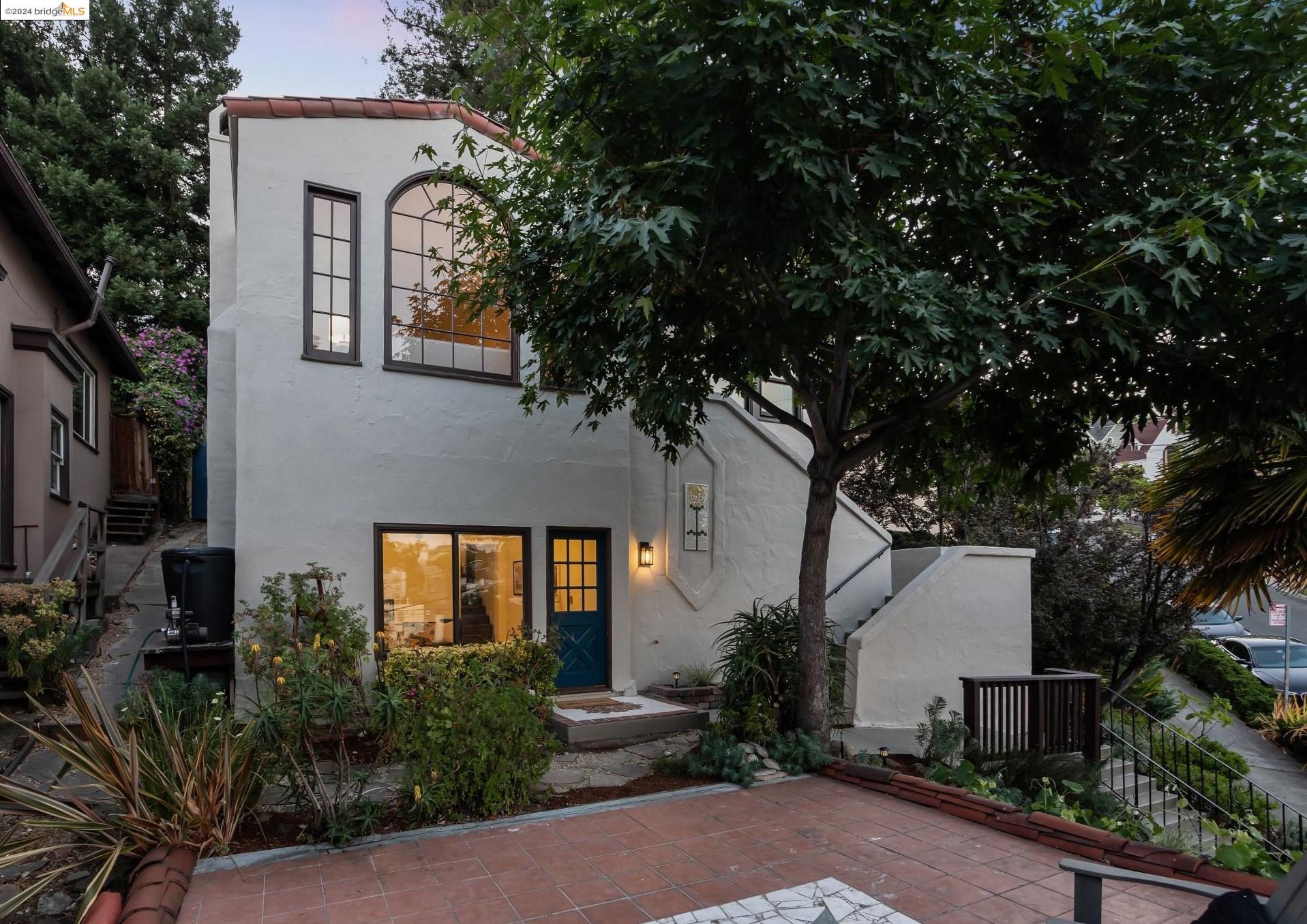 Detail Gallery Image 1 of 1 For 591 Valle Vista Ave, Oakland,  CA 94610 - 4 Beds | 3 Baths