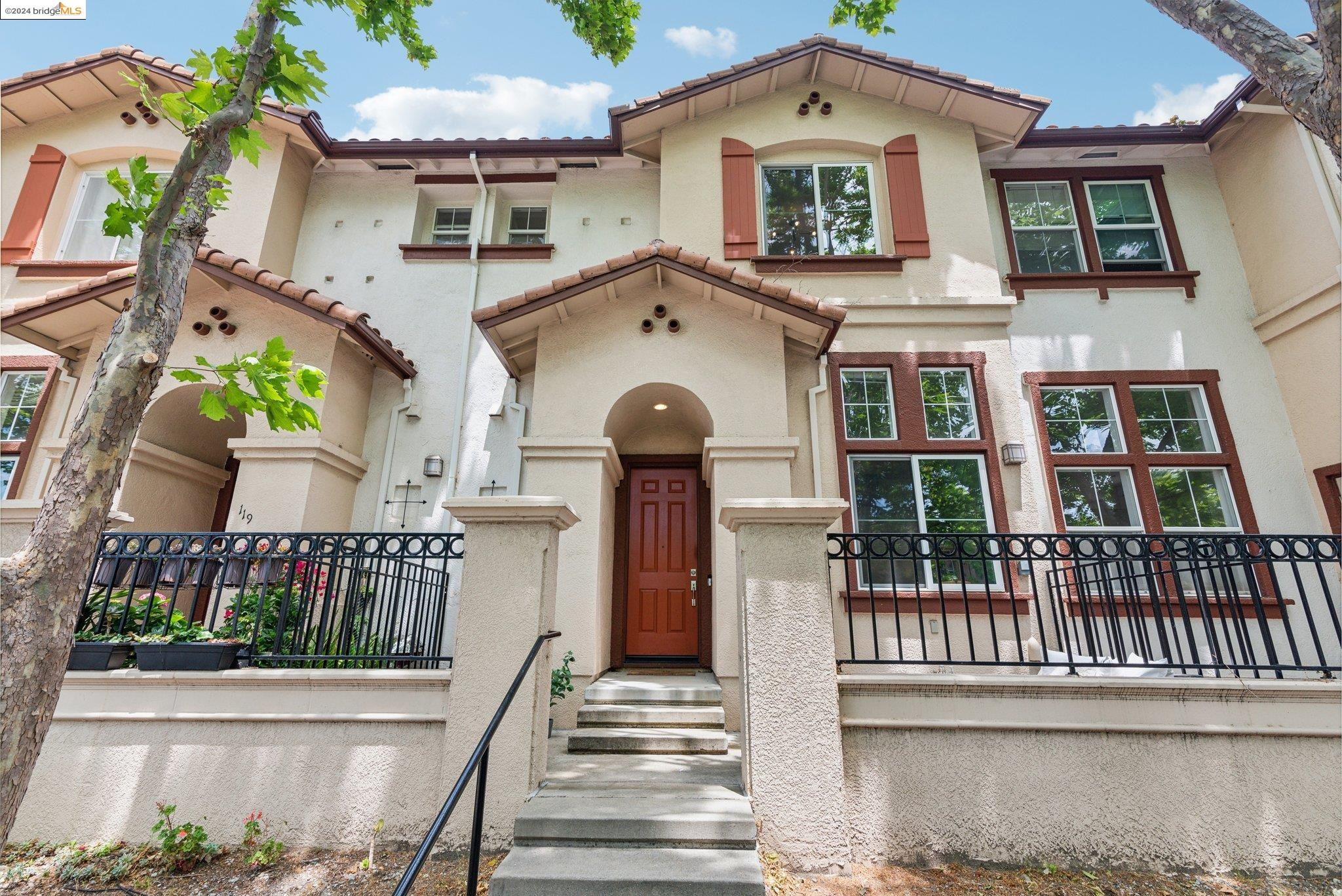 Detail Gallery Image 1 of 1 For 121 Santa Ana St, San Pablo,  CA 94806 - 3 Beds | 2/1 Baths