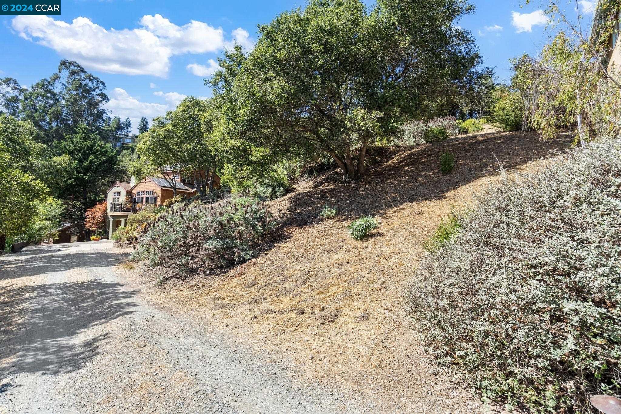 Detail Gallery Image 13 of 20 For 7039 Buckingham Blvd, Berkeley,  CA 94705 - – Beds | – Baths