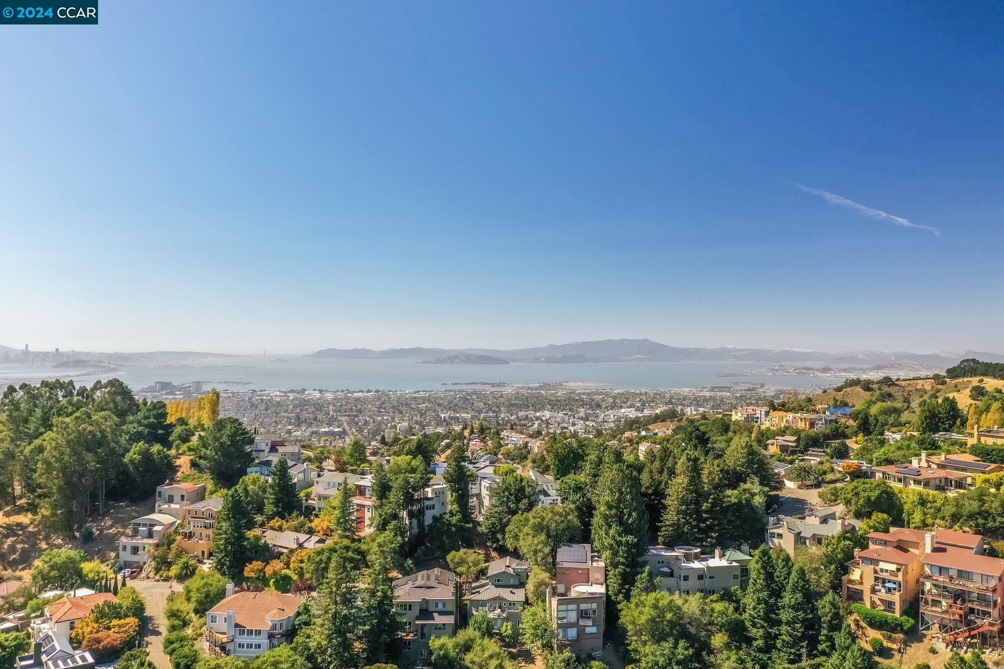 Detail Gallery Image 4 of 20 For 7039 Buckingham Blvd, Berkeley,  CA 94705 - – Beds | – Baths