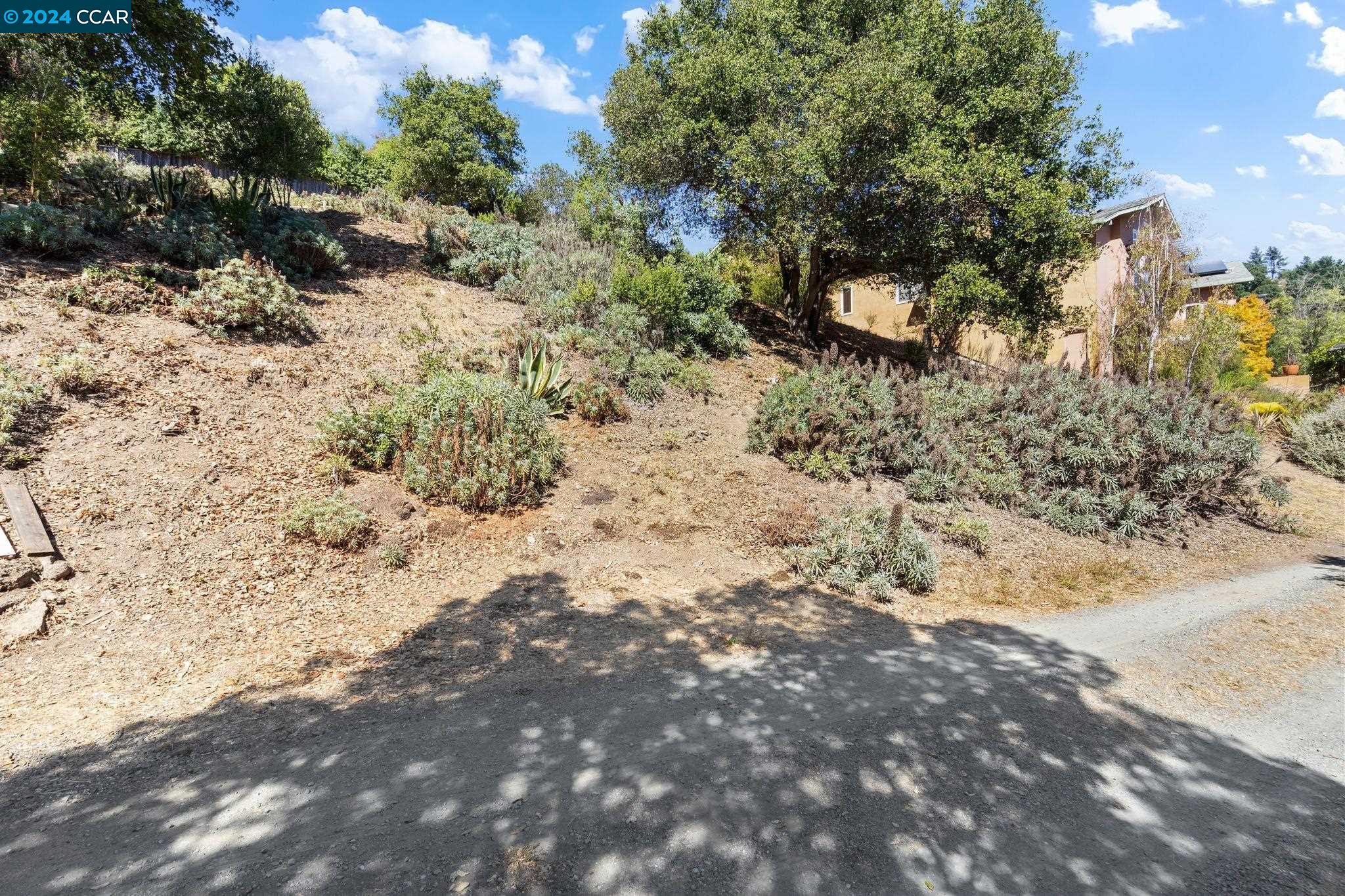 Detail Gallery Image 10 of 20 For 7039 Buckingham Blvd, Berkeley,  CA 94705 - – Beds | – Baths