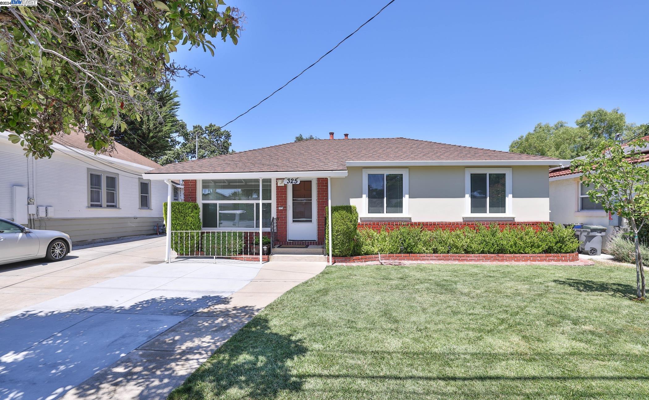 Detail Gallery Image 1 of 1 For 325 Roosevelt Ave, Sunnyvale,  CA 94085 - 3 Beds | 1 Baths