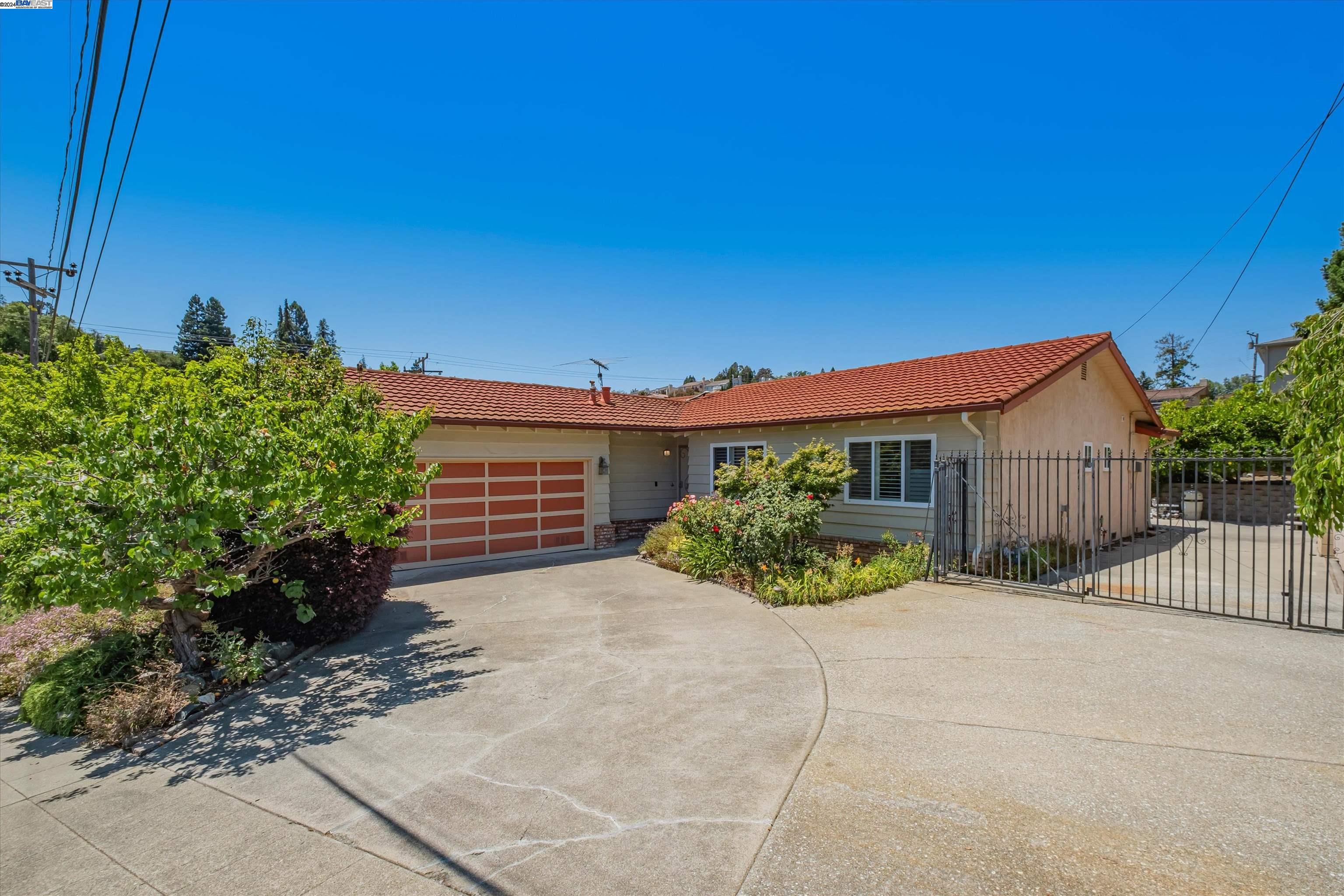 Detail Gallery Image 1 of 1 For 2706 Jennifer Dr, Castro Valley,  CA 94546-3226 - 3 Beds | 2 Baths