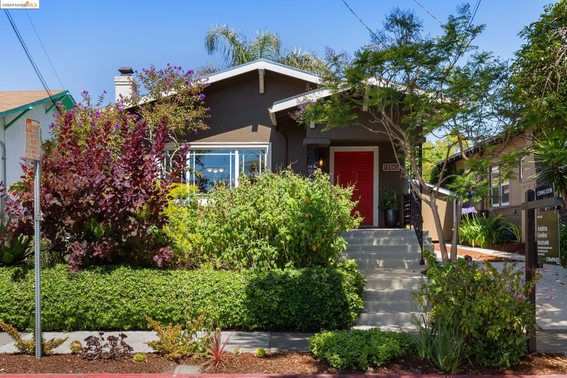 Detail Gallery Image 1 of 1 For 2107 Sacramento St, Berkeley,  CA 94702 - 2 Beds | 1/1 Baths