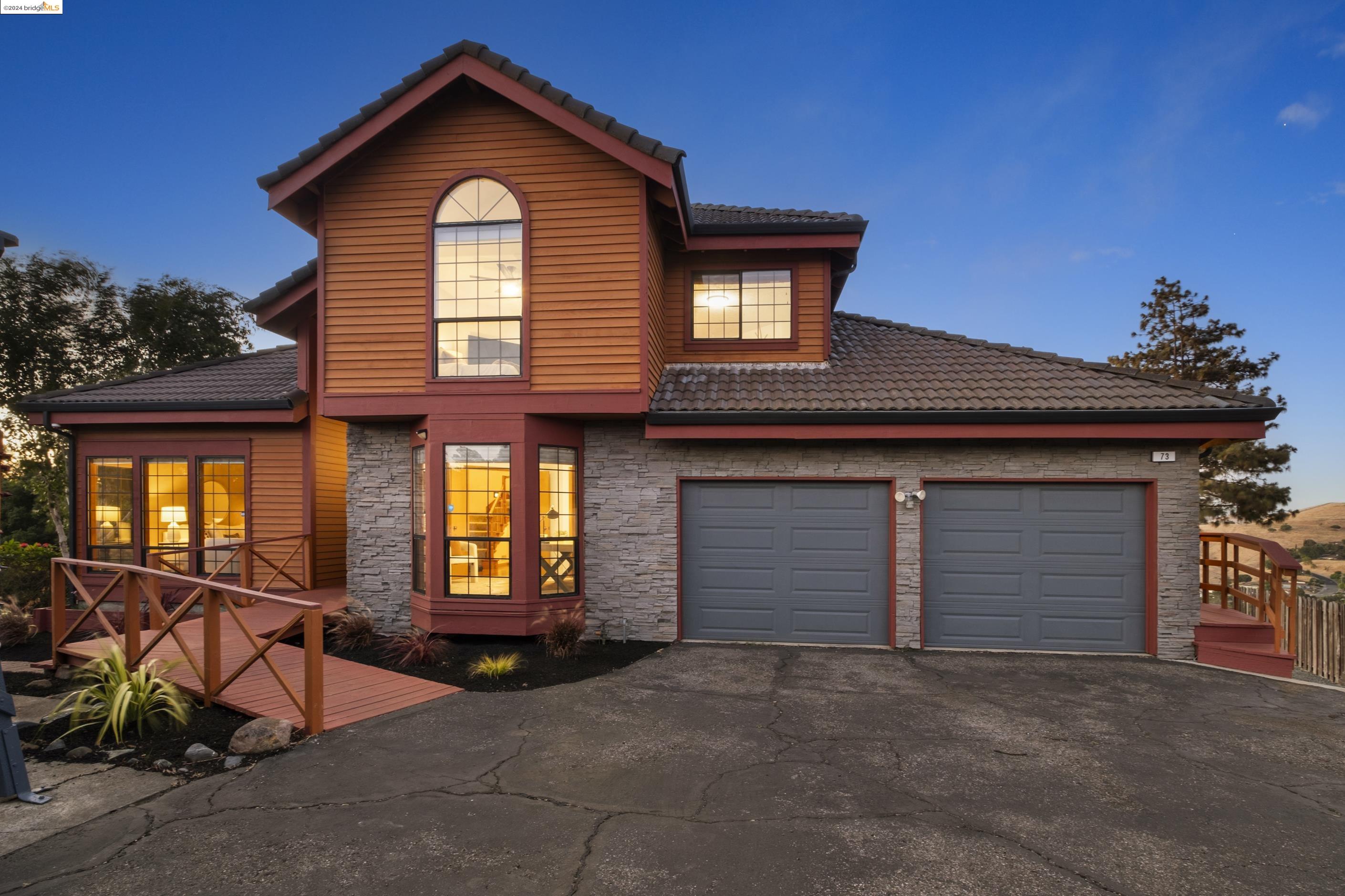 Detail Gallery Image 1 of 1 For 73 Rancho Vista St, El Sobrante,  CA 94803 - 4 Beds | 3 Baths