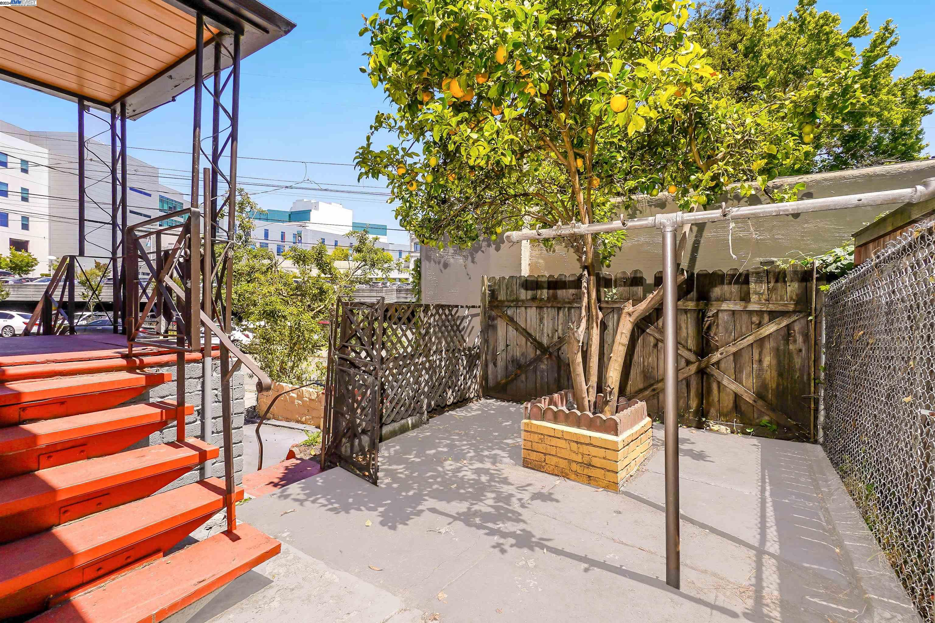 2821 Vallecito Pl, Oakland, California 94606, 2 Bedrooms Bedrooms, 4 Rooms Rooms,1 BathroomBathrooms,Residential,For Sale,2821 Vallecito Pl,41064753