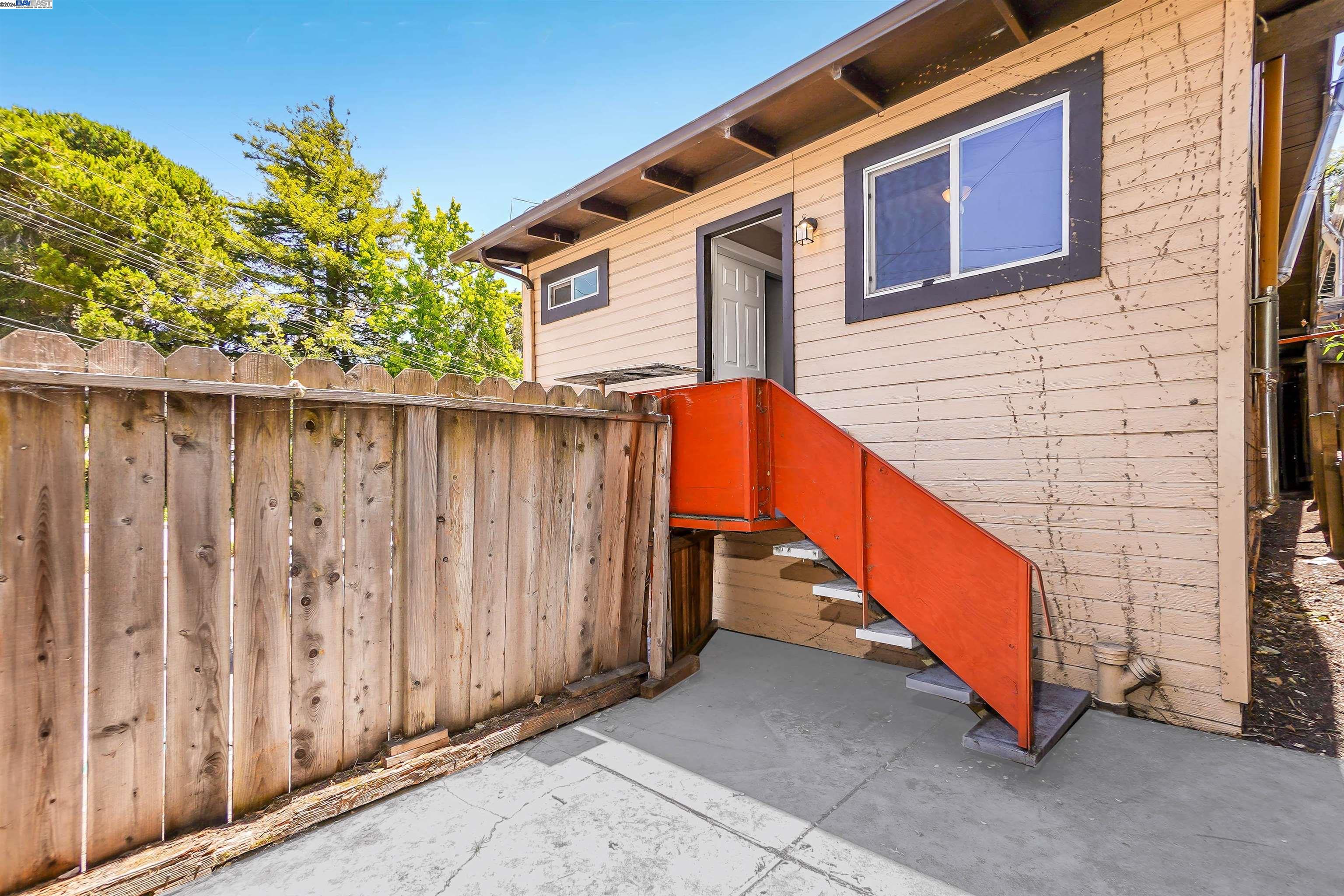 2821 Vallecito Pl, Oakland, California 94606, 2 Bedrooms Bedrooms, 4 Rooms Rooms,1 BathroomBathrooms,Residential,For Sale,2821 Vallecito Pl,41064753