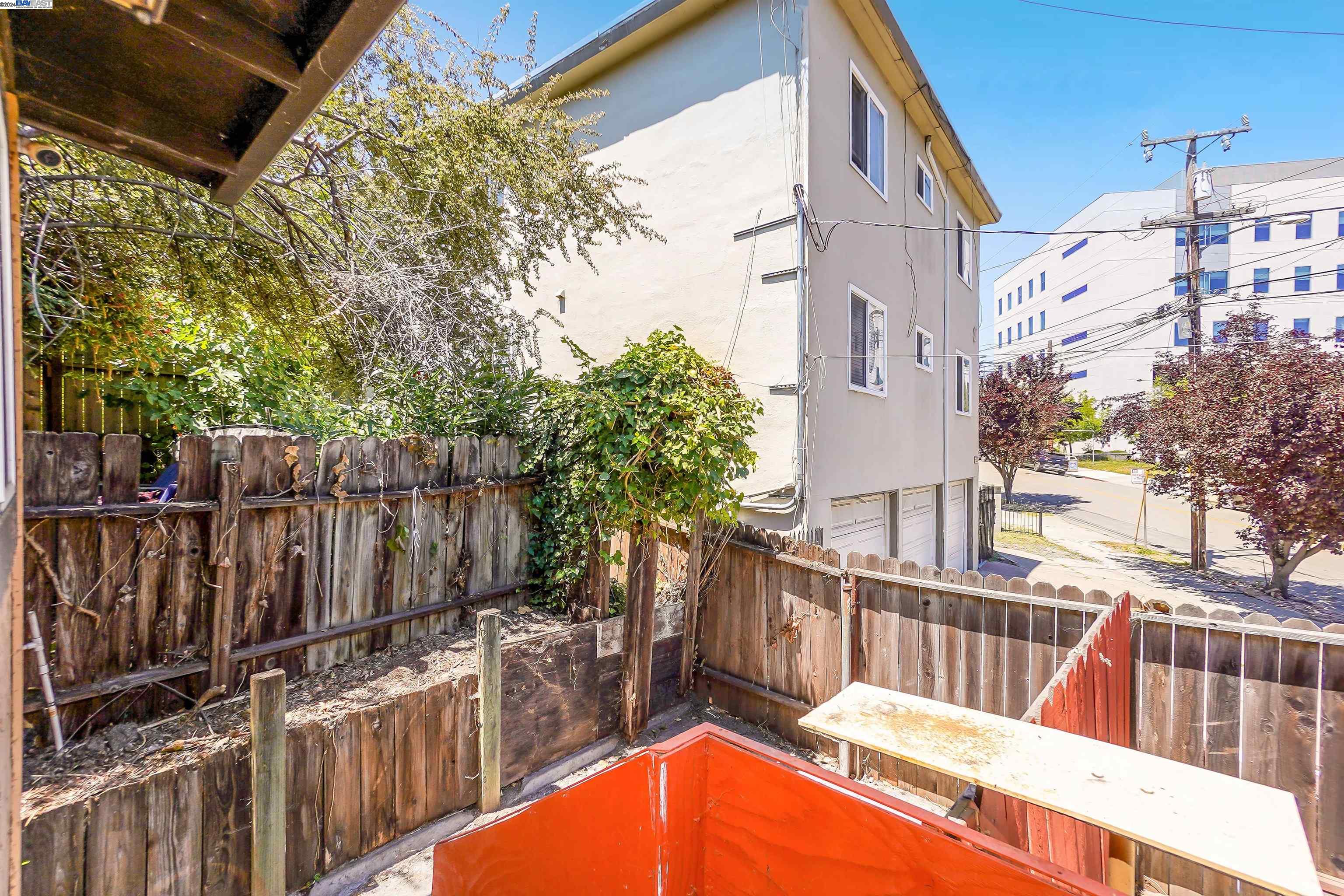 2821 Vallecito Pl, Oakland, California 94606, 2 Bedrooms Bedrooms, 4 Rooms Rooms,1 BathroomBathrooms,Residential,For Sale,2821 Vallecito Pl,41064753