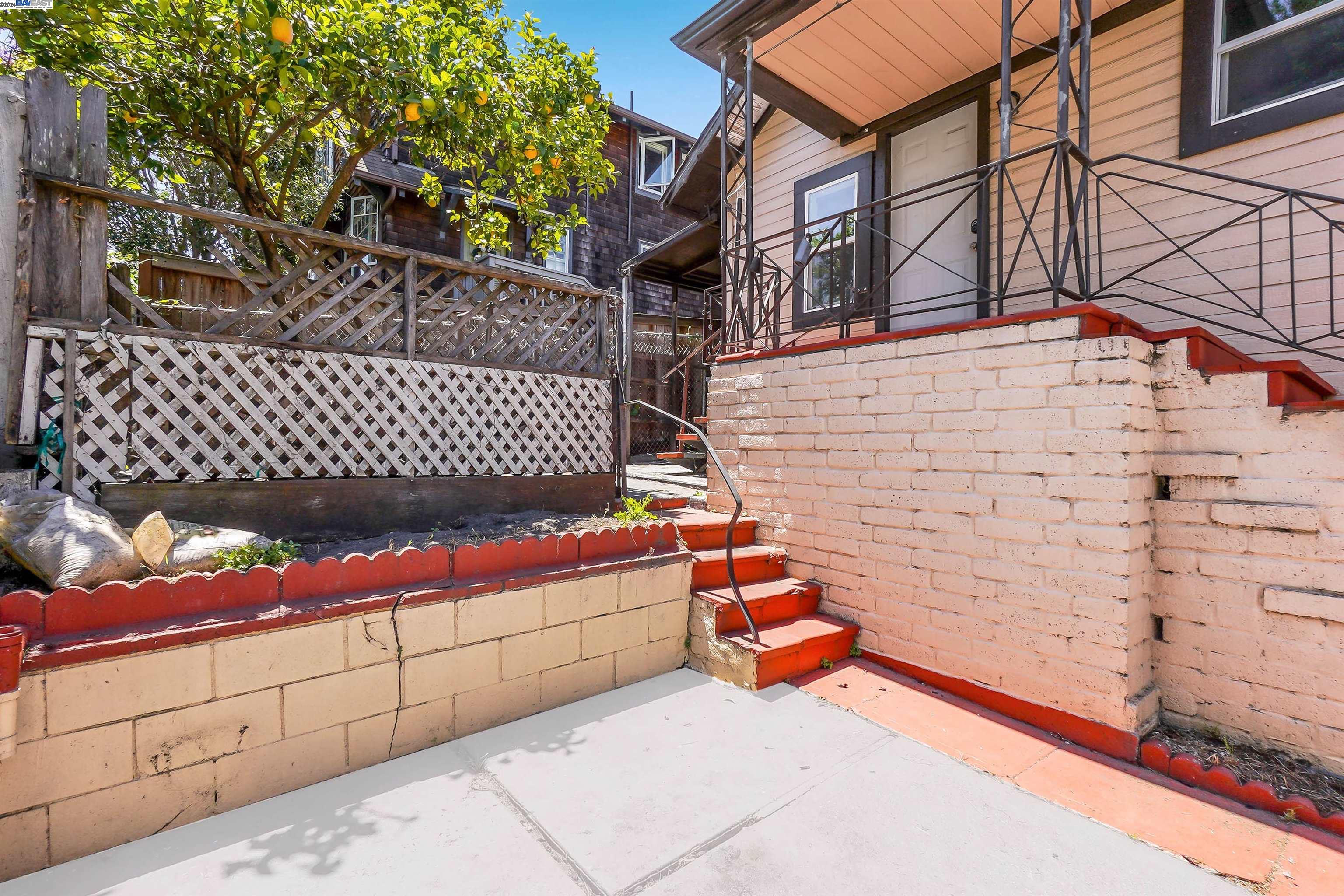 2821 Vallecito Pl, Oakland, California 94606, 2 Bedrooms Bedrooms, 4 Rooms Rooms,1 BathroomBathrooms,Residential,For Sale,2821 Vallecito Pl,41064753