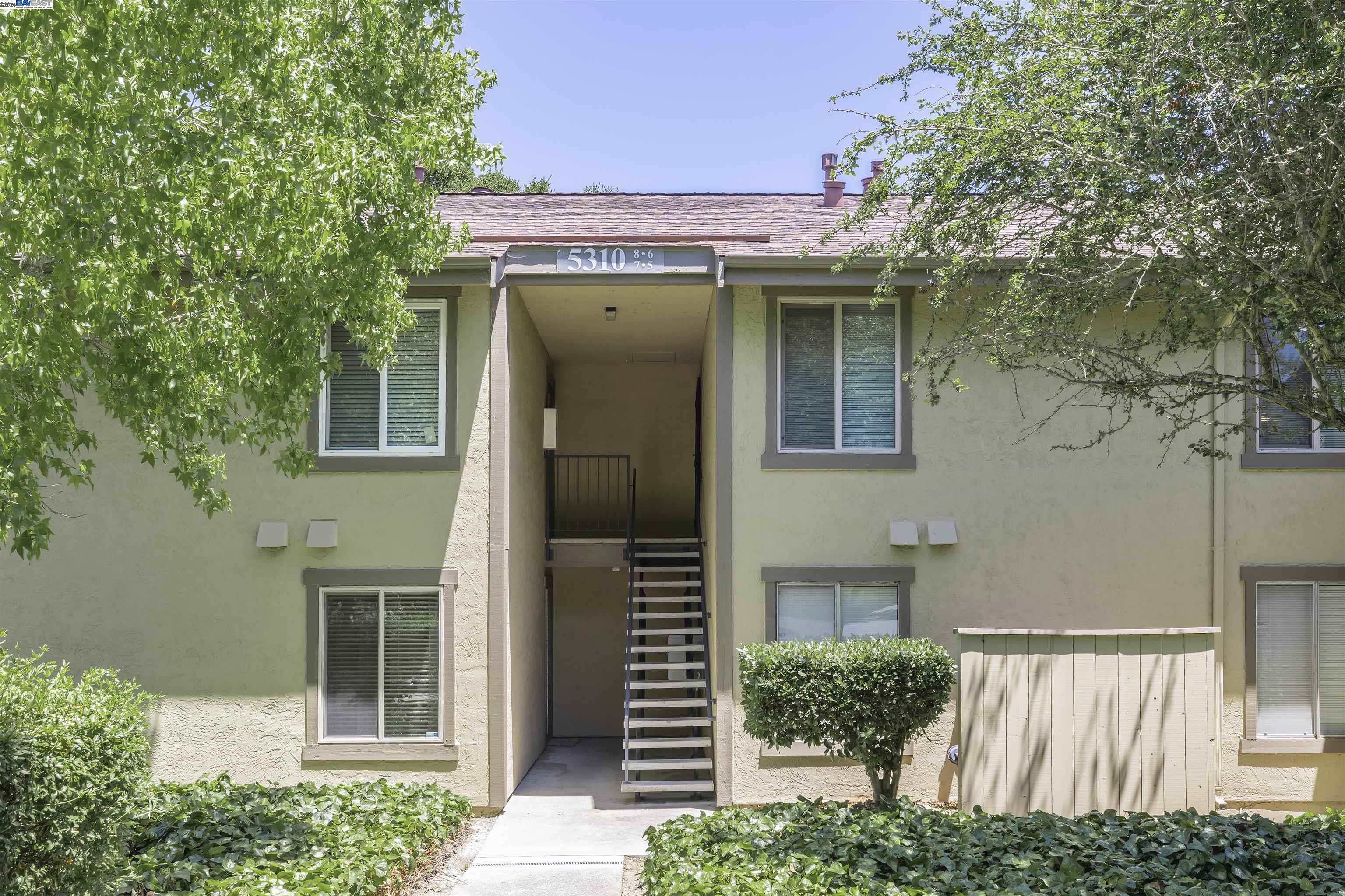 Detail Gallery Image 1 of 1 For 5310 Ridgeview Cir #8,  El Sobrante,  CA 94803 - 2 Beds | 1 Baths