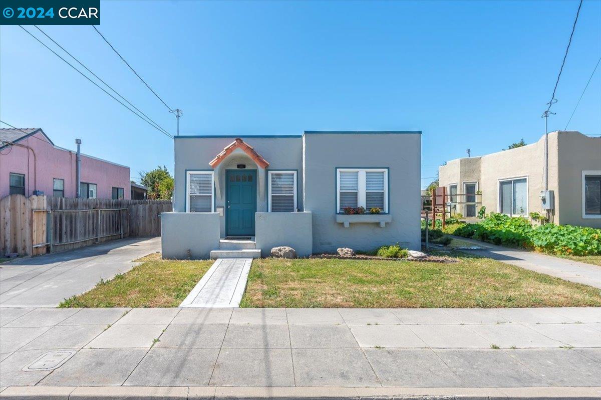 Detail Gallery Image 1 of 1 For 525 Park St, Salinas,  CA 93901 - 4 Beds | 1 Baths