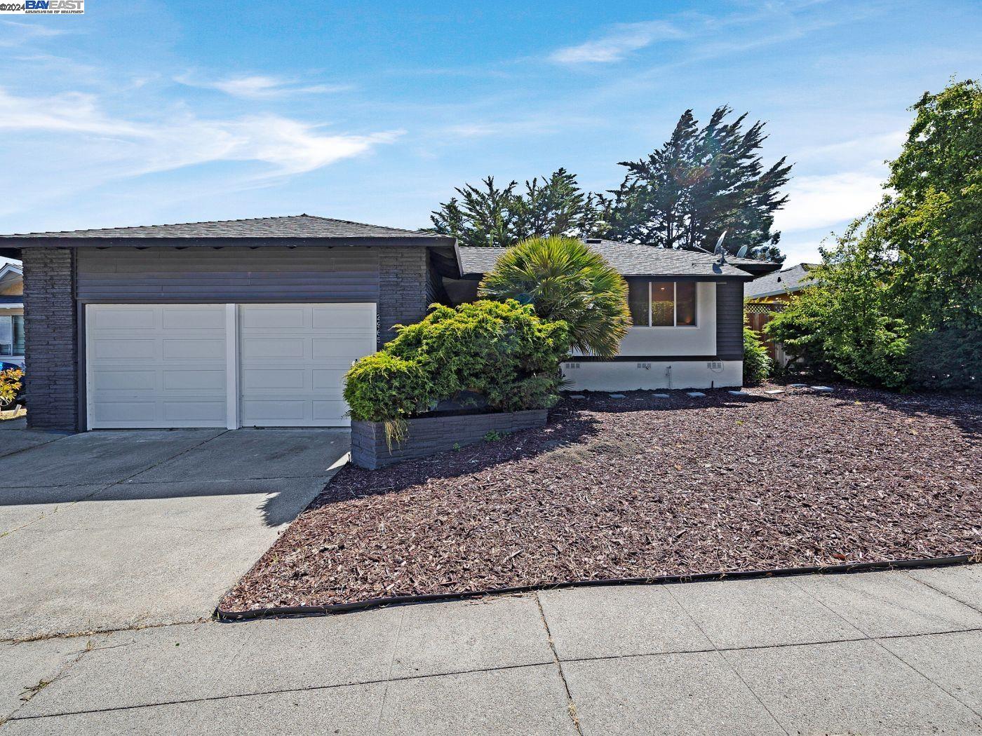 Detail Gallery Image 1 of 1 For 2965 Birmingham Dr, Richmond,  CA 94806 - 4 Beds | 2 Baths