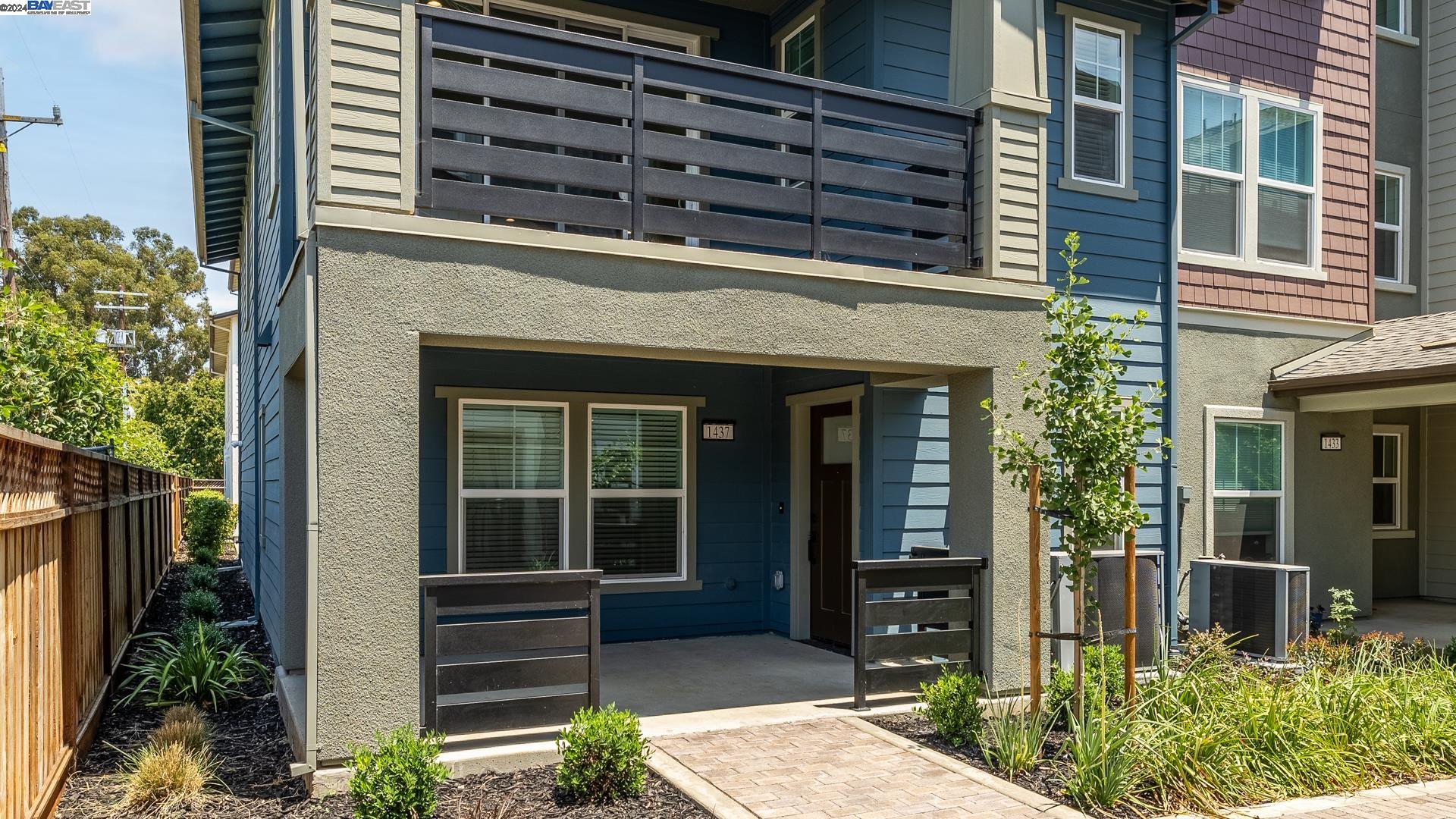 Detail Gallery Image 1 of 1 For 1437 Julia Lane, Concord,  CA 94518 - 4 Beds | 4 Baths