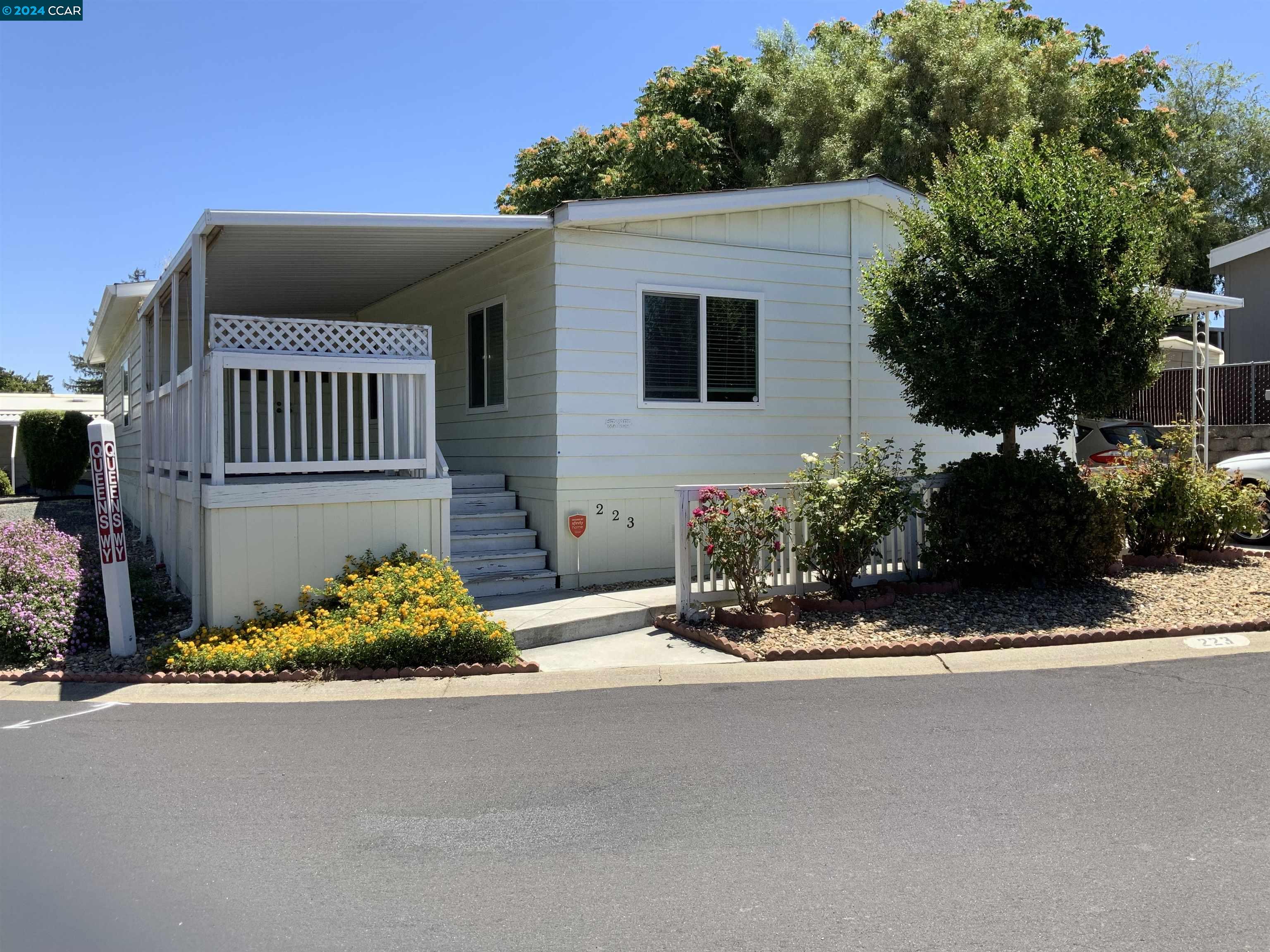 Detail Gallery Image 1 of 1 For 223 Queens Way, Pittsburg,  CA 94565 - 3 Beds | 2 Baths