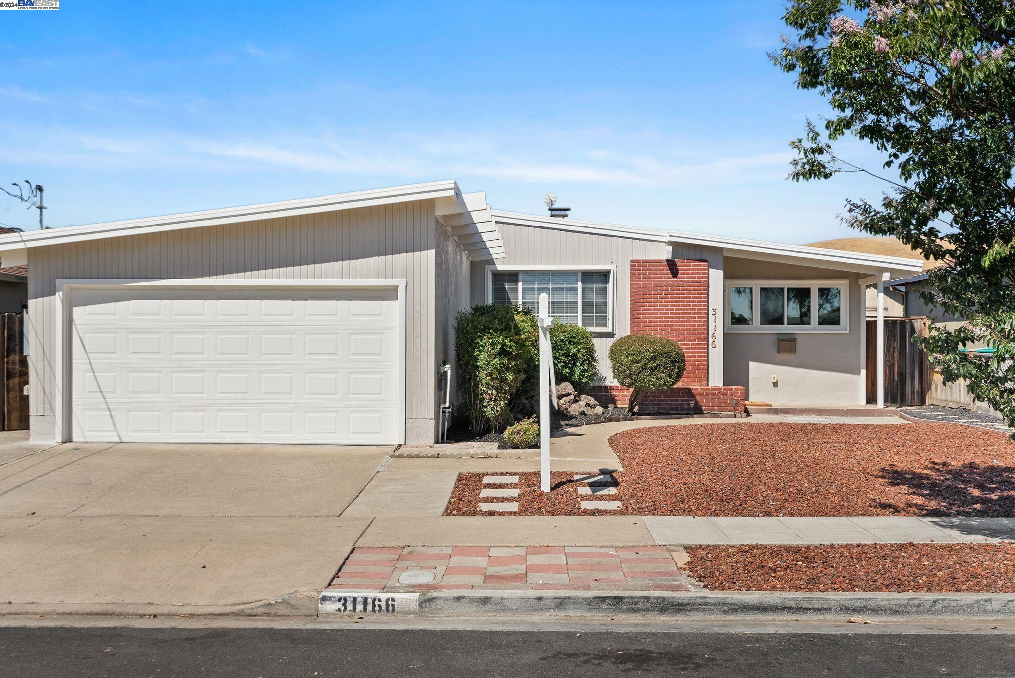 Detail Gallery Image 1 of 1 For 31166 Oakhill Way, Hayward,  CA 94544 - 3 Beds | 2 Baths