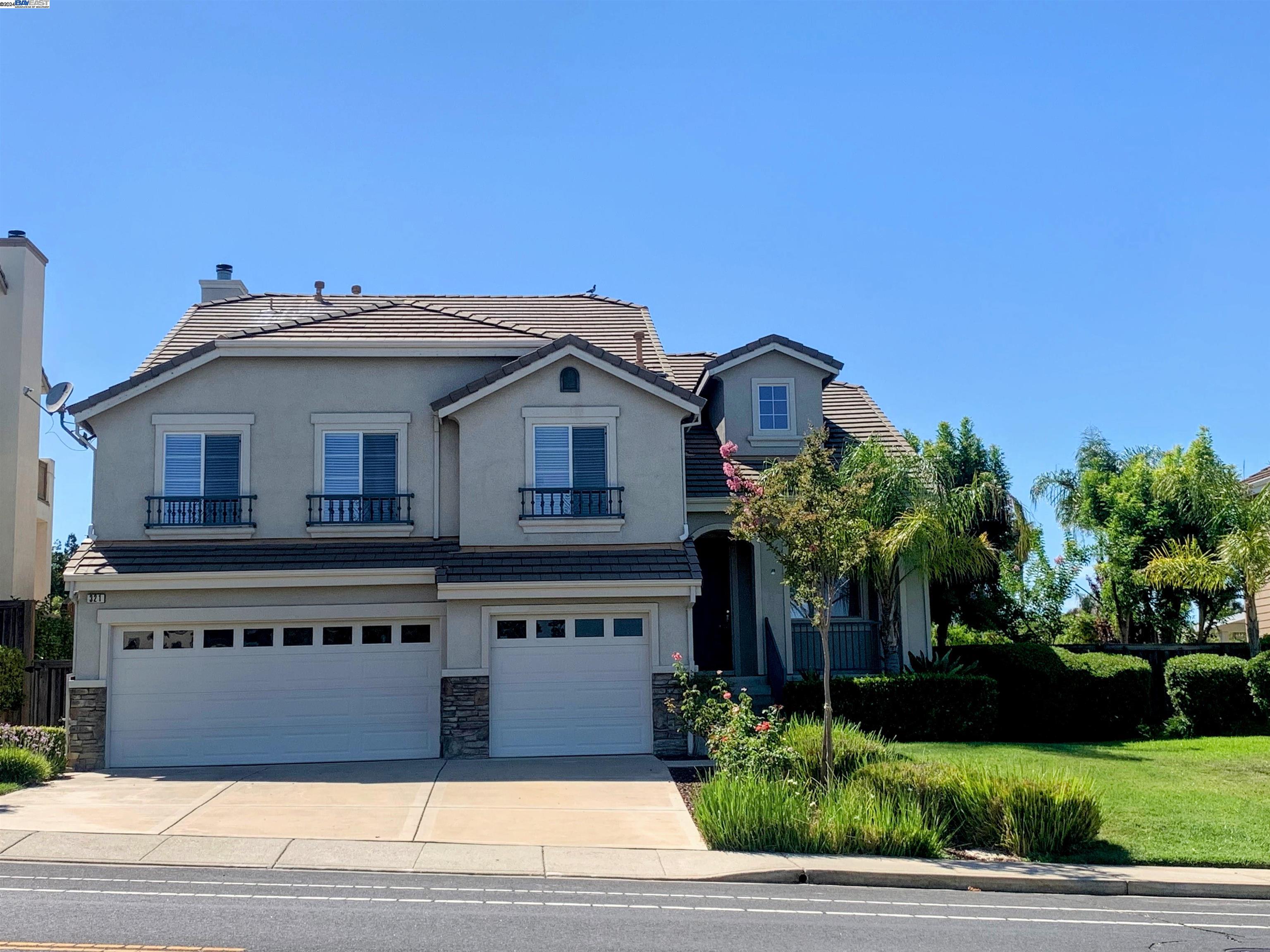 Detail Gallery Image 1 of 1 For 321 Roundhill Drive, Brentwood,  CA 94513 - 5 Beds | 4 Baths