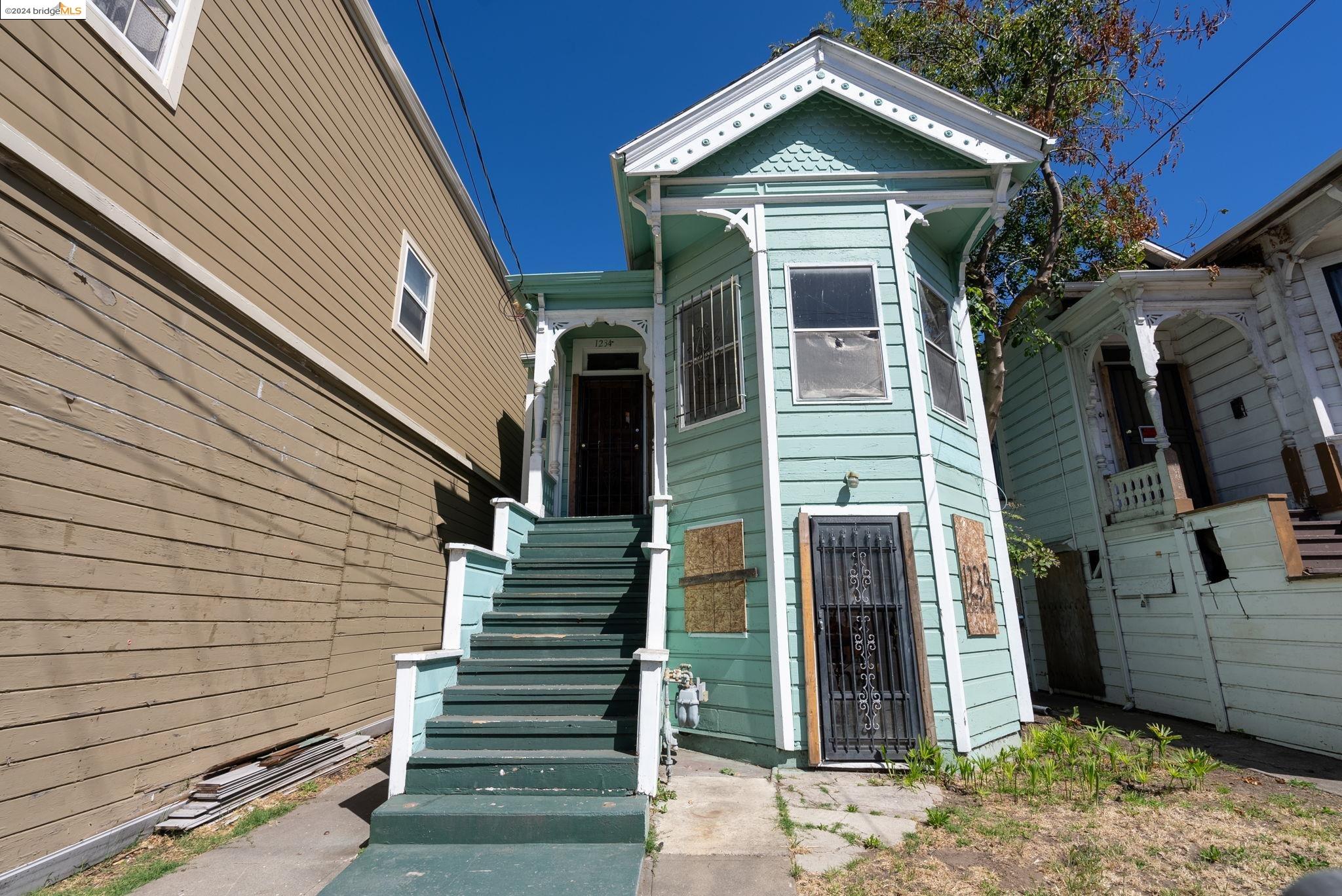 Detail Gallery Image 1 of 1 For 1234 Campbell Street, Oakland,  CA 94607 - 4 Beds | 2 Baths