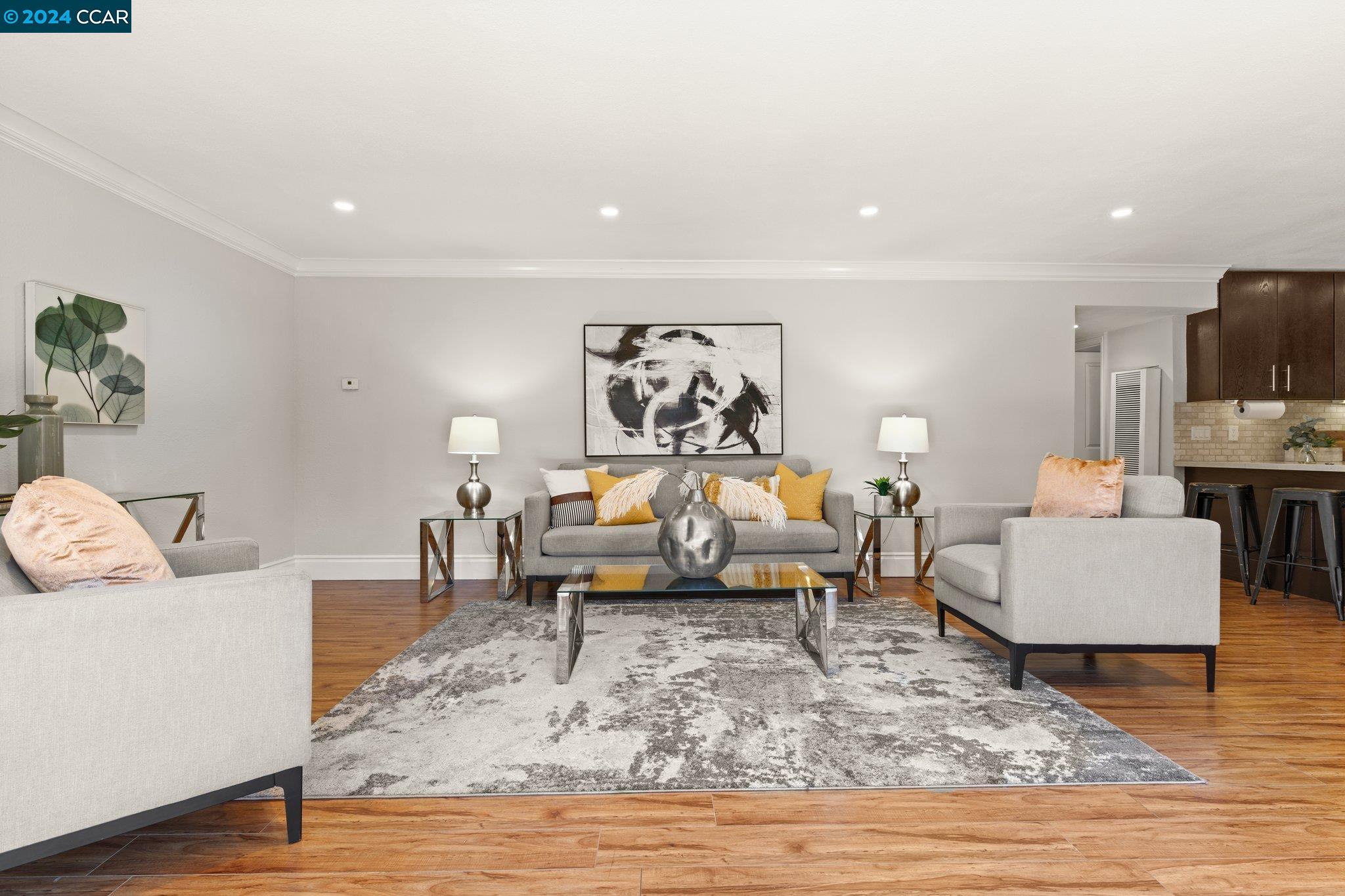 Photo #2: 41065381 Listing 