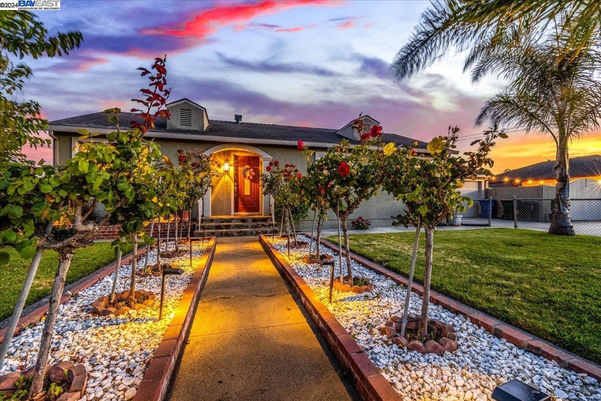 Detail Gallery Image 1 of 1 For 36671 Magnolia St, Newark,  CA 94560 - 3 Beds | 2 Baths