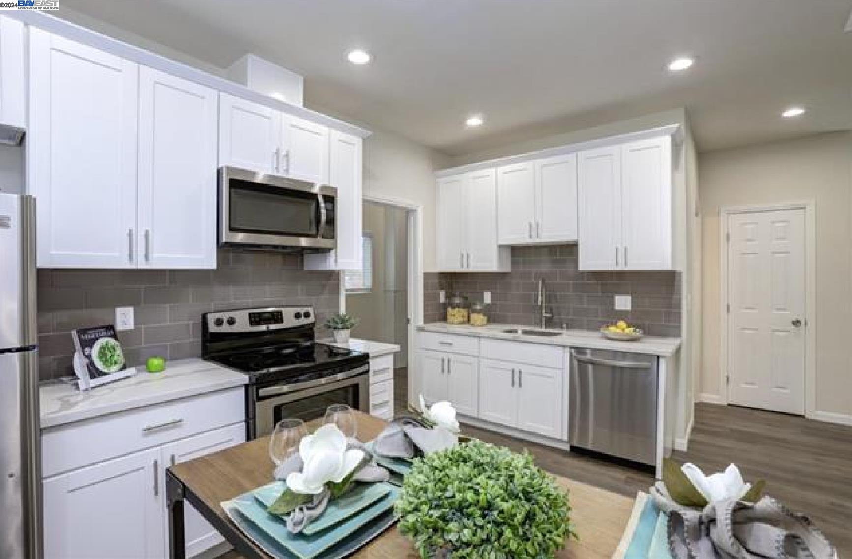 Detail Gallery Image 3 of 5 For 191 N 9th St #1,  San Jose,  CA 95112 - 1 Beds | 1 Baths
