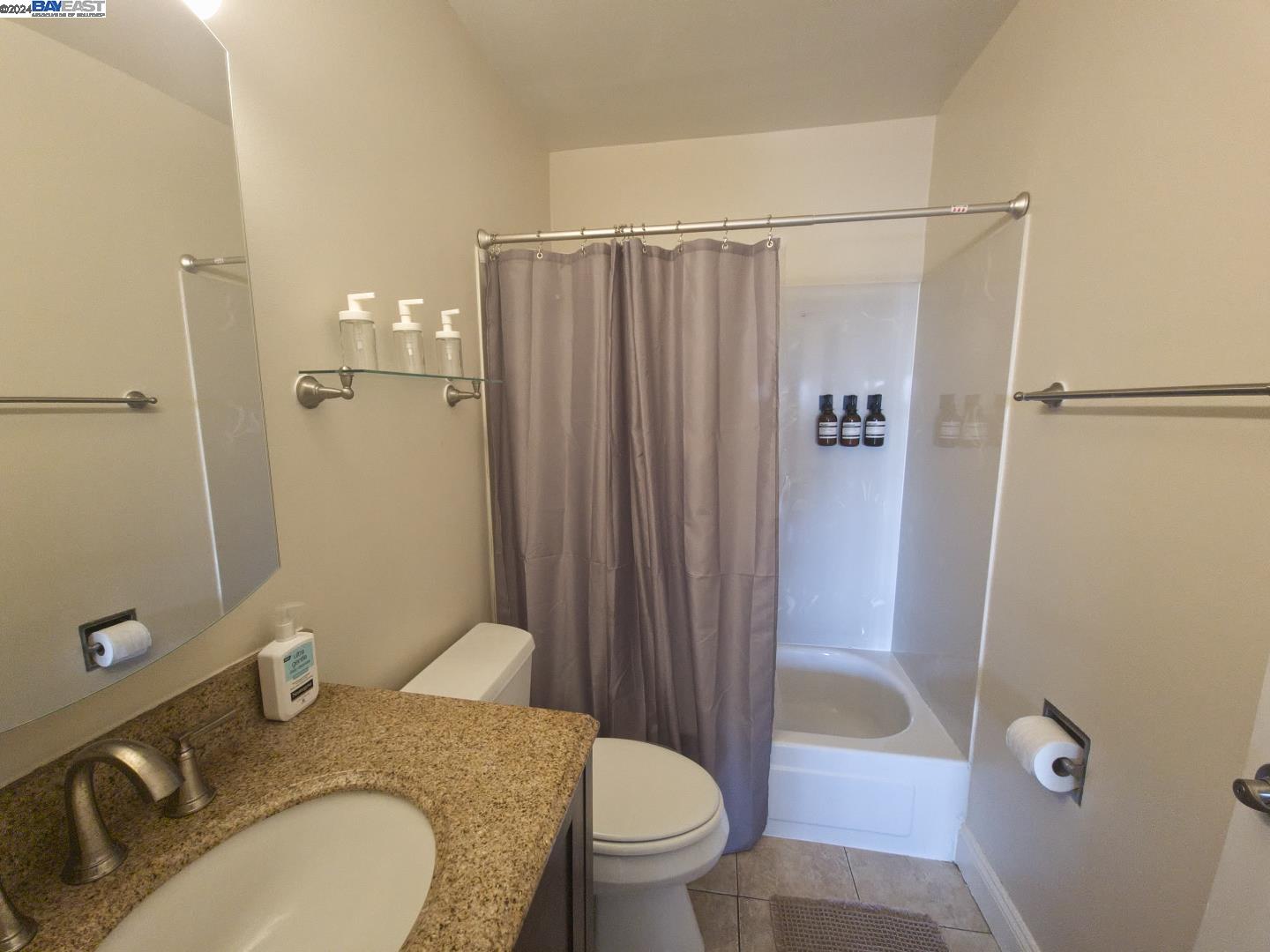Detail Gallery Image 5 of 8 For 253 Castro #1,  San Leandro,  CA 95112 - 1 Beds | 1 Baths