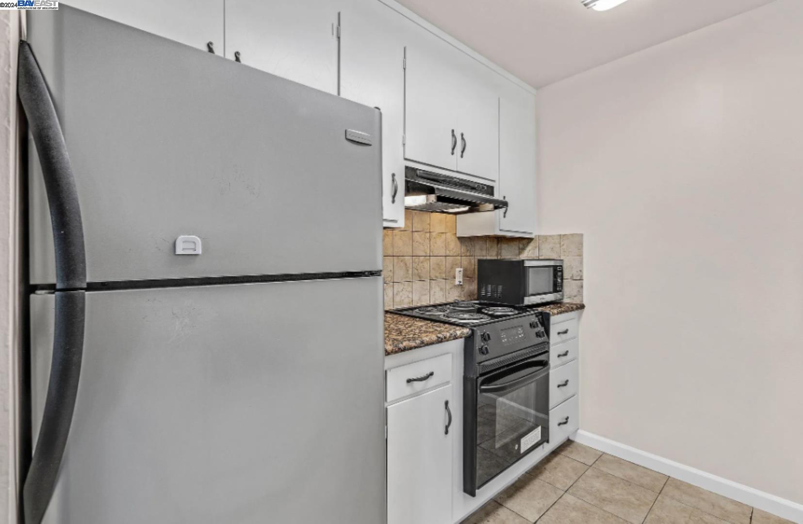 Detail Gallery Image 7 of 8 For 253 Castro #1,  San Leandro,  CA 95112 - 1 Beds | 1 Baths