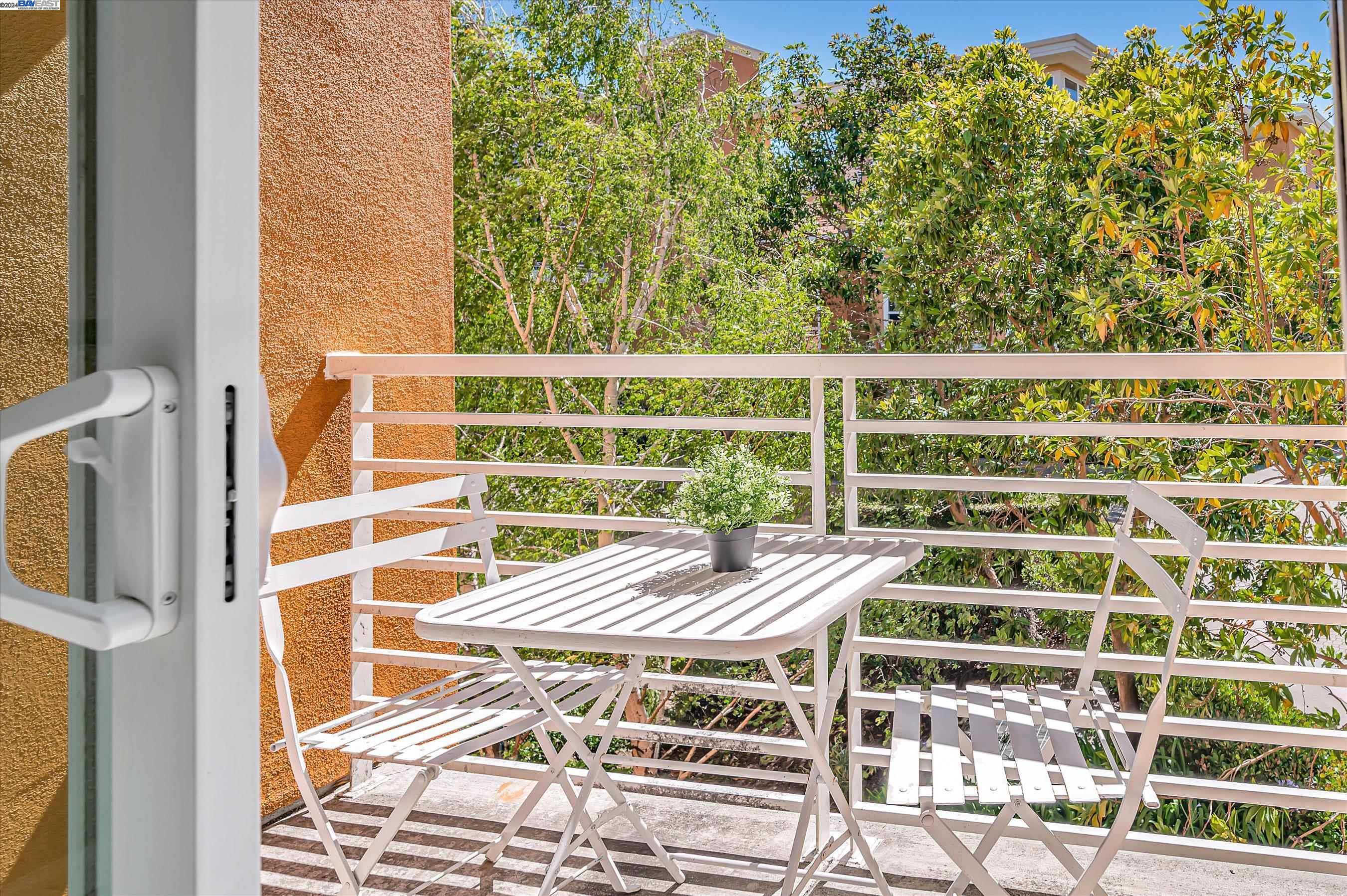 Detail Gallery Image 12 of 40 For 401 Crescent Court #4302,  San Francisco,  CA 94134 - 2 Beds | 2 Baths