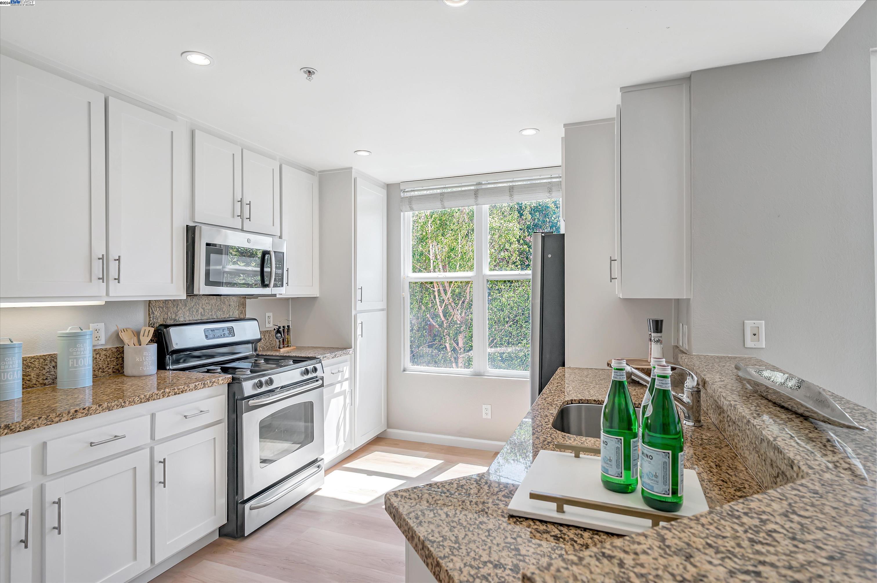 Detail Gallery Image 13 of 40 For 401 Crescent Court #4302,  San Francisco,  CA 94134 - 2 Beds | 2 Baths