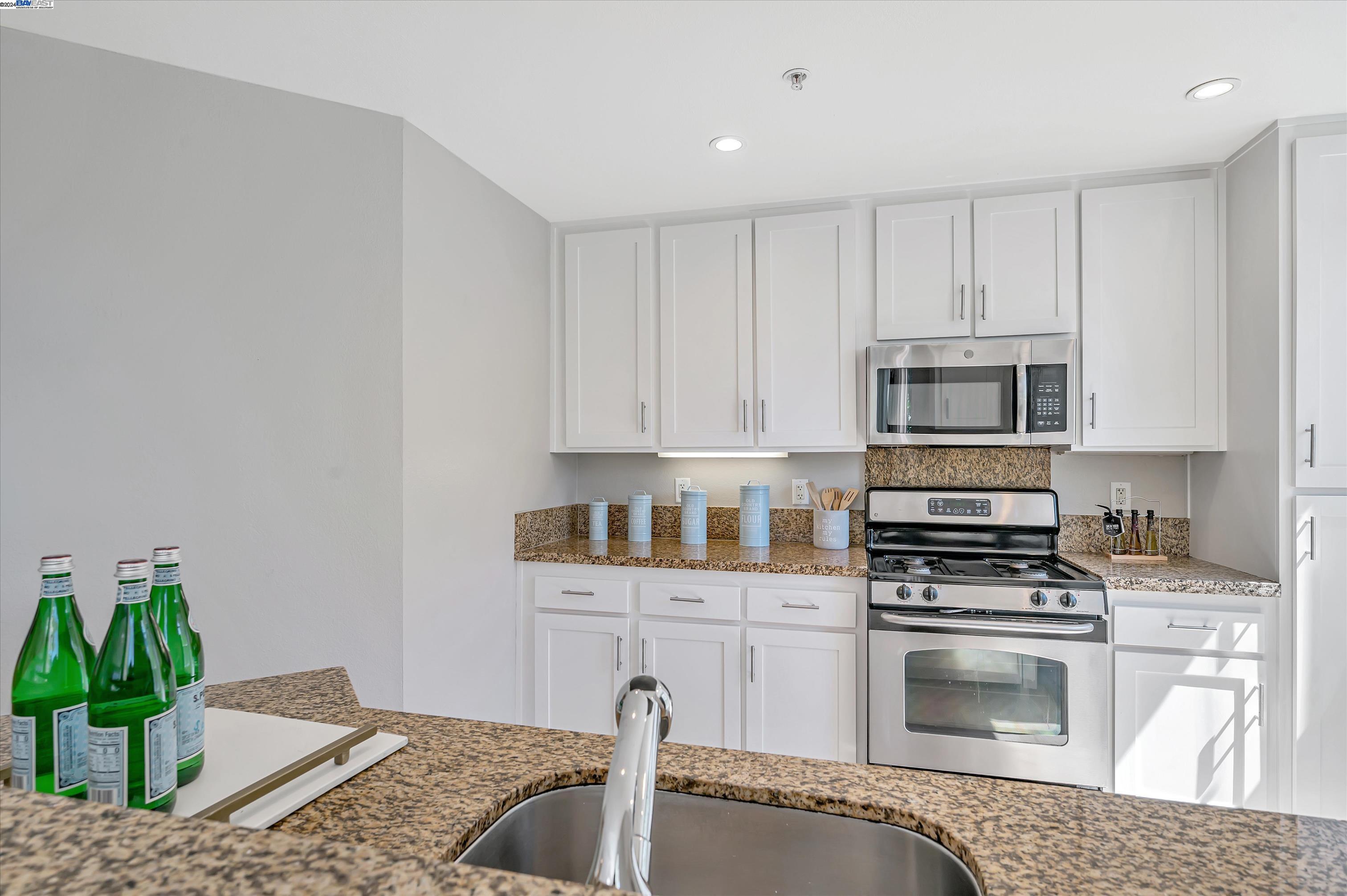 Detail Gallery Image 14 of 40 For 401 Crescent Court #4302,  San Francisco,  CA 94134 - 2 Beds | 2 Baths