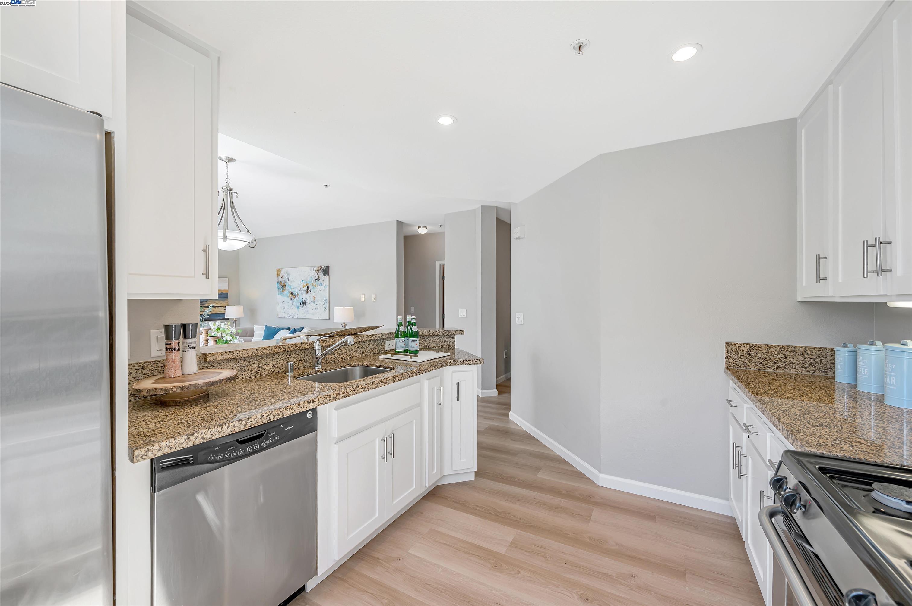 Detail Gallery Image 16 of 40 For 401 Crescent Court #4302,  San Francisco,  CA 94134 - 2 Beds | 2 Baths