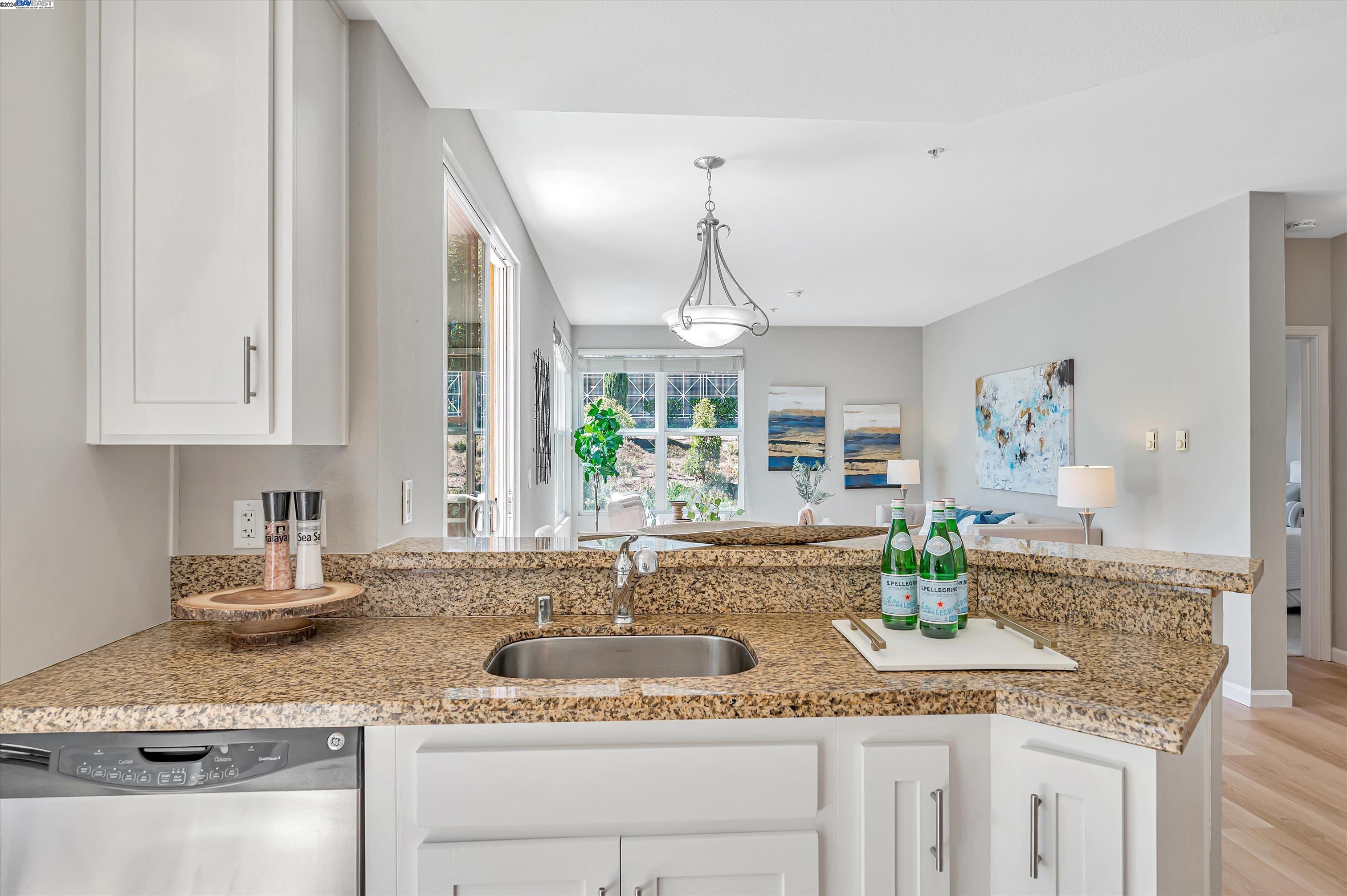Detail Gallery Image 18 of 40 For 401 Crescent Court #4302,  San Francisco,  CA 94134 - 2 Beds | 2 Baths