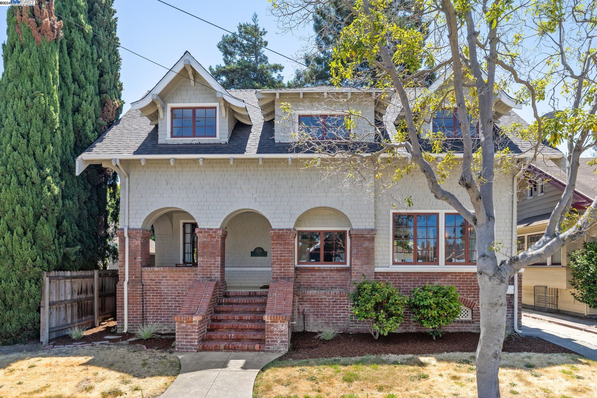 Detail Gallery Image 1 of 1 For 1420 Court St, Alameda,  CA 94501 - 3 Beds | 1/1 Baths