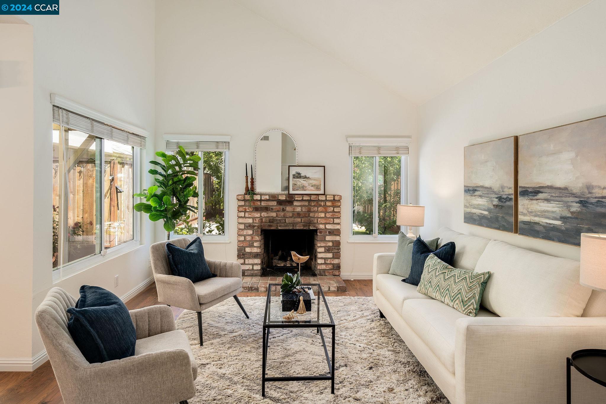 Photo #2: 41065602 Listing 