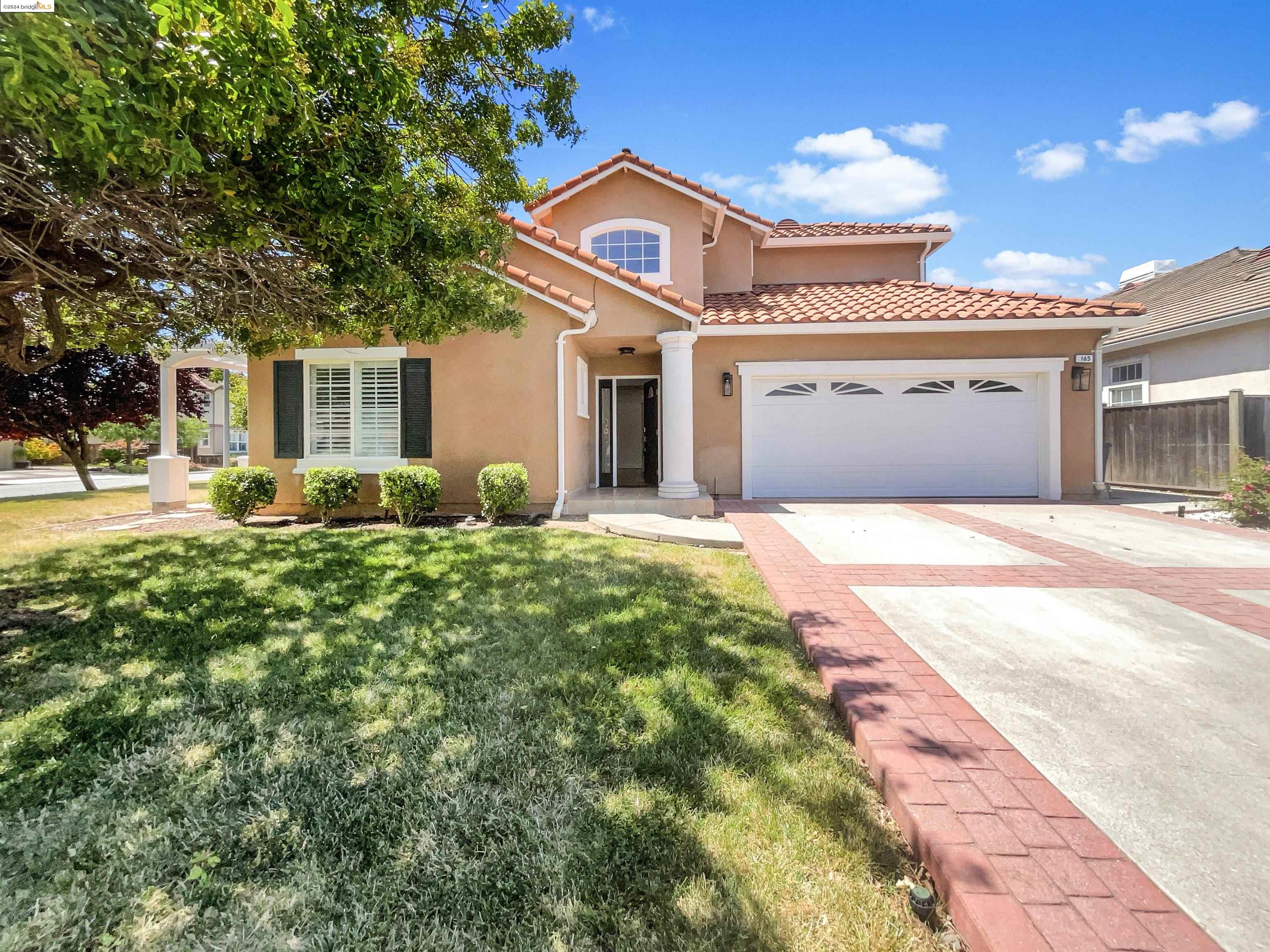 Detail Gallery Image 1 of 25 For 165 Christine Lynn, Morgan Hill,  CA 95037 - 4 Beds | 3 Baths