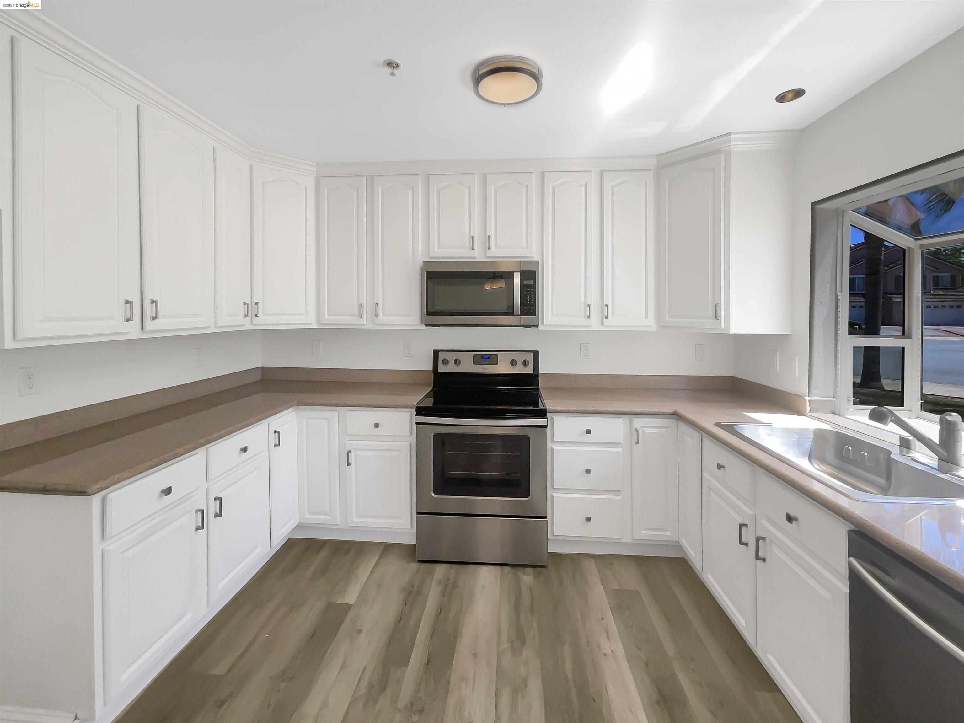 Detail Gallery Image 2 of 25 For 165 Christine Lynn, Morgan Hill,  CA 95037 - 4 Beds | 3 Baths