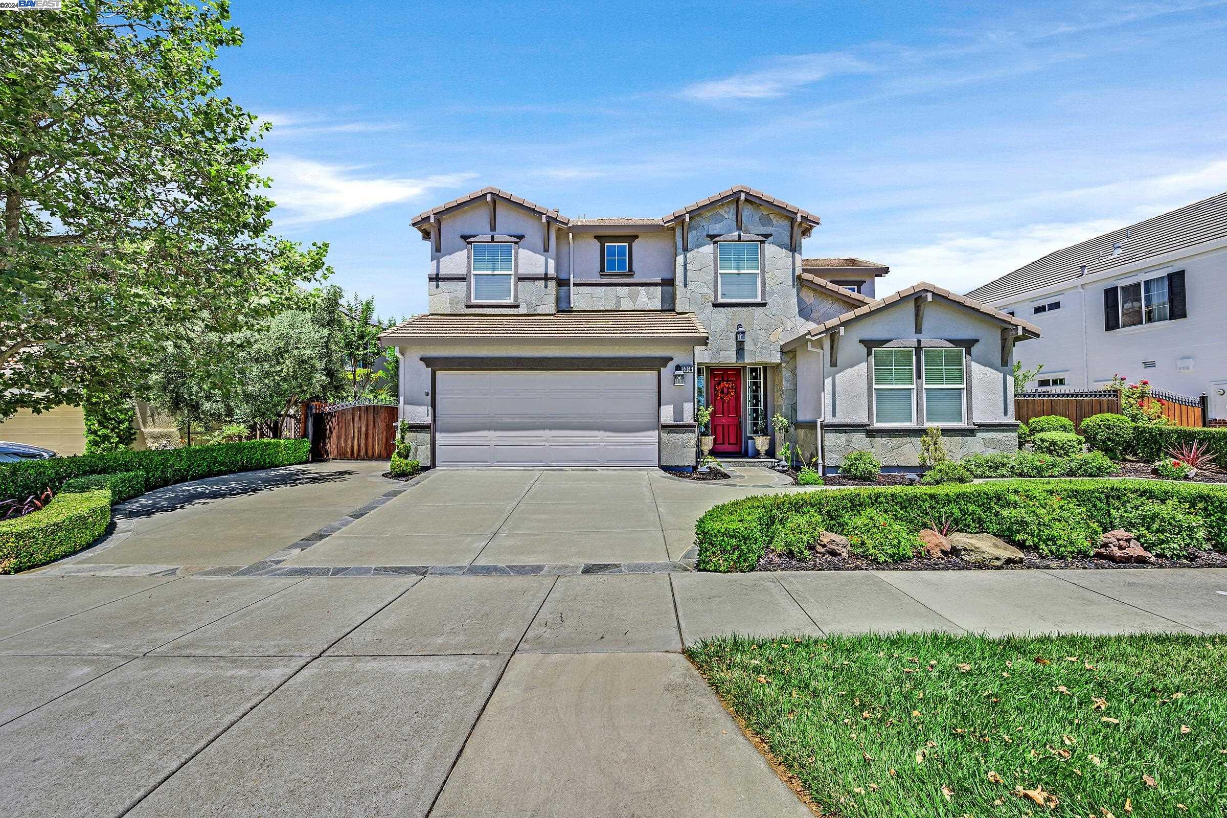 Immaculately kept by original owners. Beautiful 5 bedroom 4.5 bath Dublin Ranch. Entertainers delight exquisite architecture and built yards. Built-in BBQ , fireplace, and landscaping. Natural travertine and marble flooring through-out. Pride of ownership shows all through this gem. Auto sprinkling and lighting in all yards. Newer water heater, outside paint, and all yard fencing. Tile roofing, epoxy coated garage flooring, stone faced front facade adds to its presented features. Award  winning Dublin schools, including the new Emerald High School. Close to shopping, emergency services.