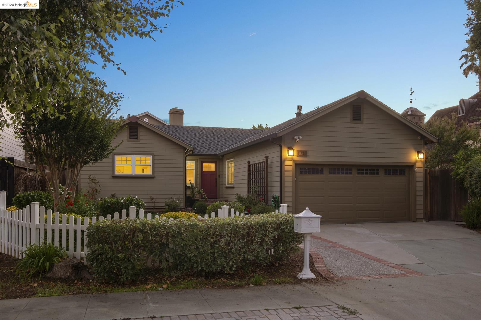 Detail Gallery Image 1 of 1 For 1691 Lupton, San Jose,  CA 95125 - 3 Beds | 2 Baths