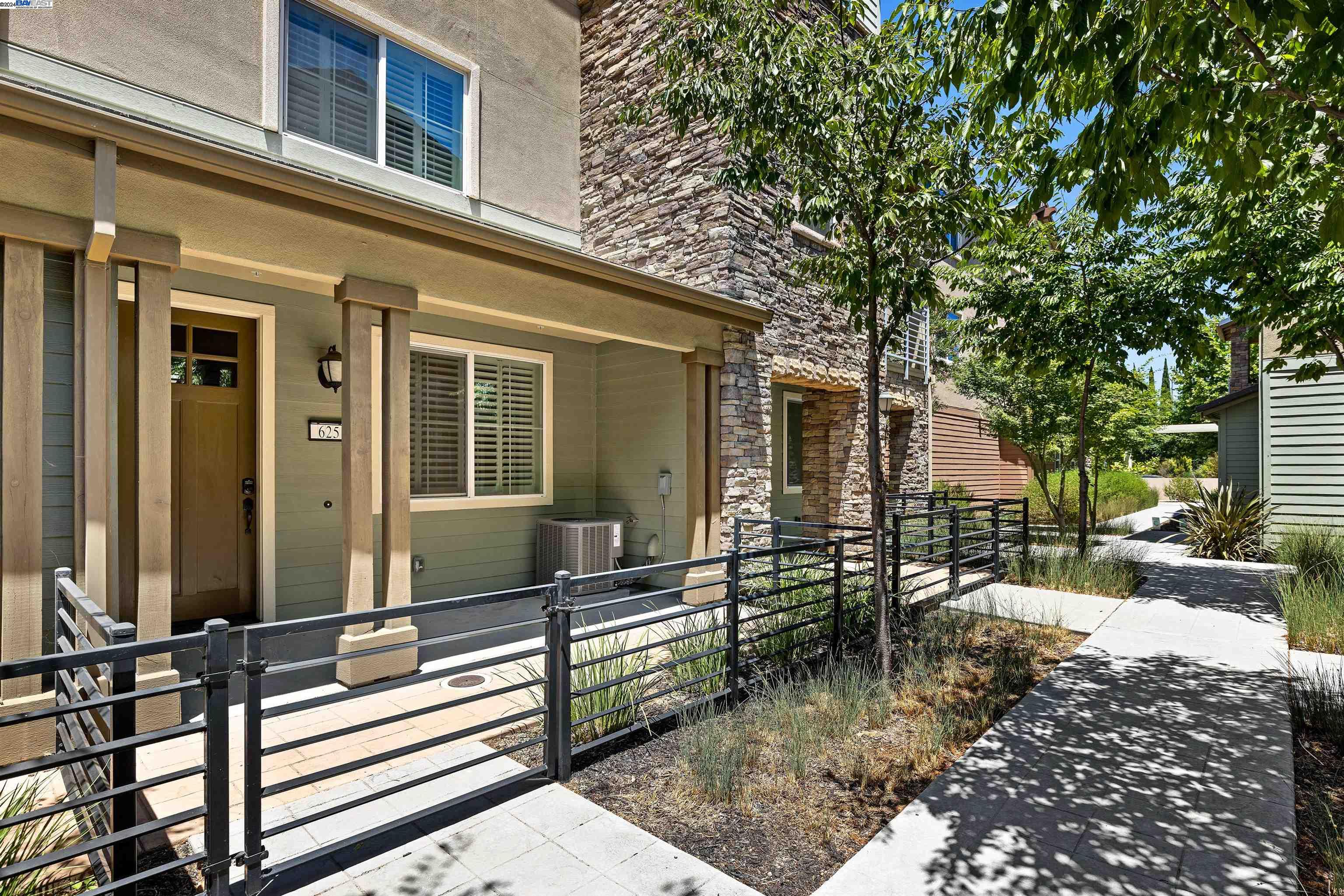 Detail Gallery Image 1 of 1 For 625 Zandrite Ct, San Jose,  CA 95123 - 3 Beds | 3/1 Baths