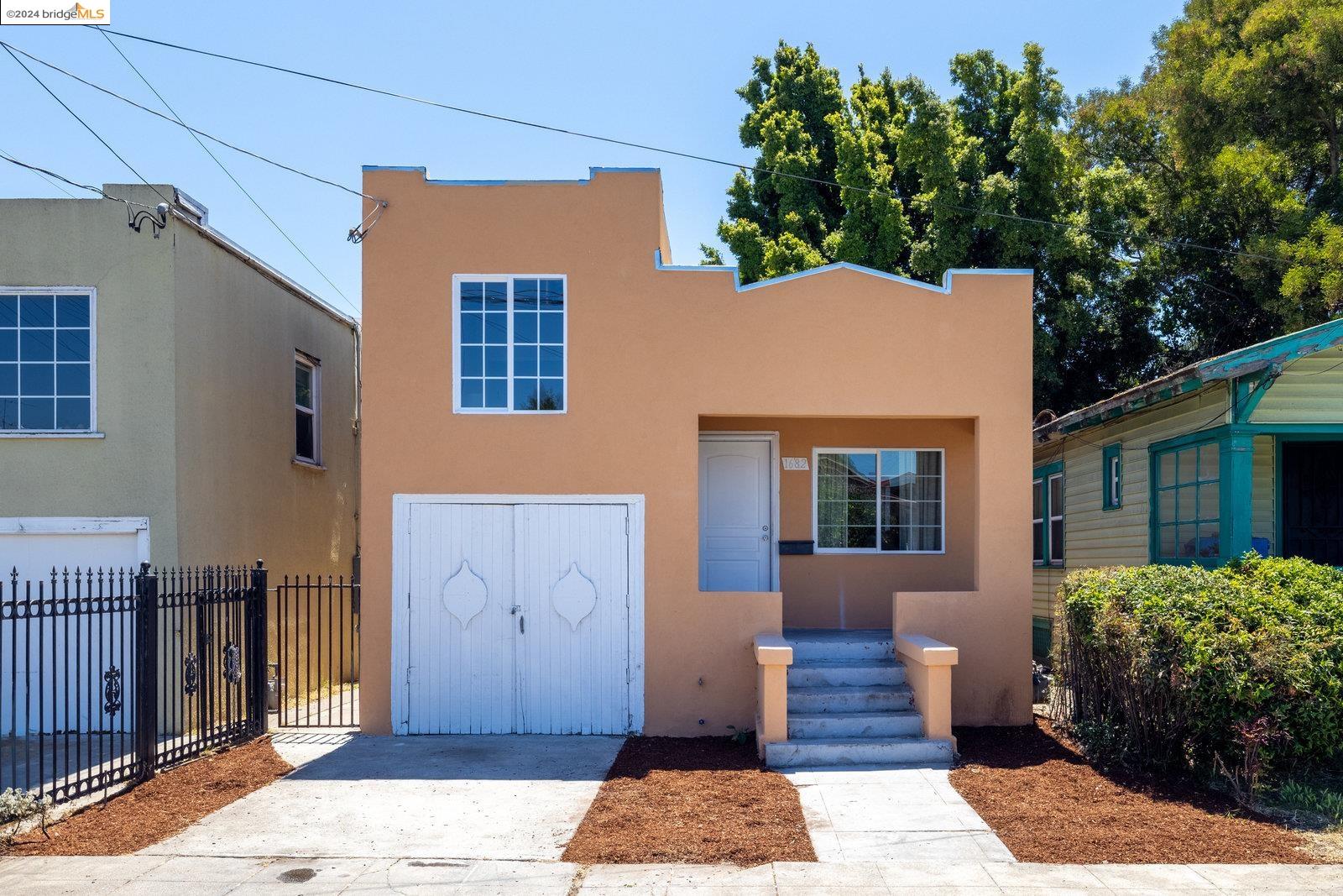 Detail Gallery Image 1 of 1 For 1682 69th Ave, Oakland,  CA 94621 - 3 Beds | 1 Baths