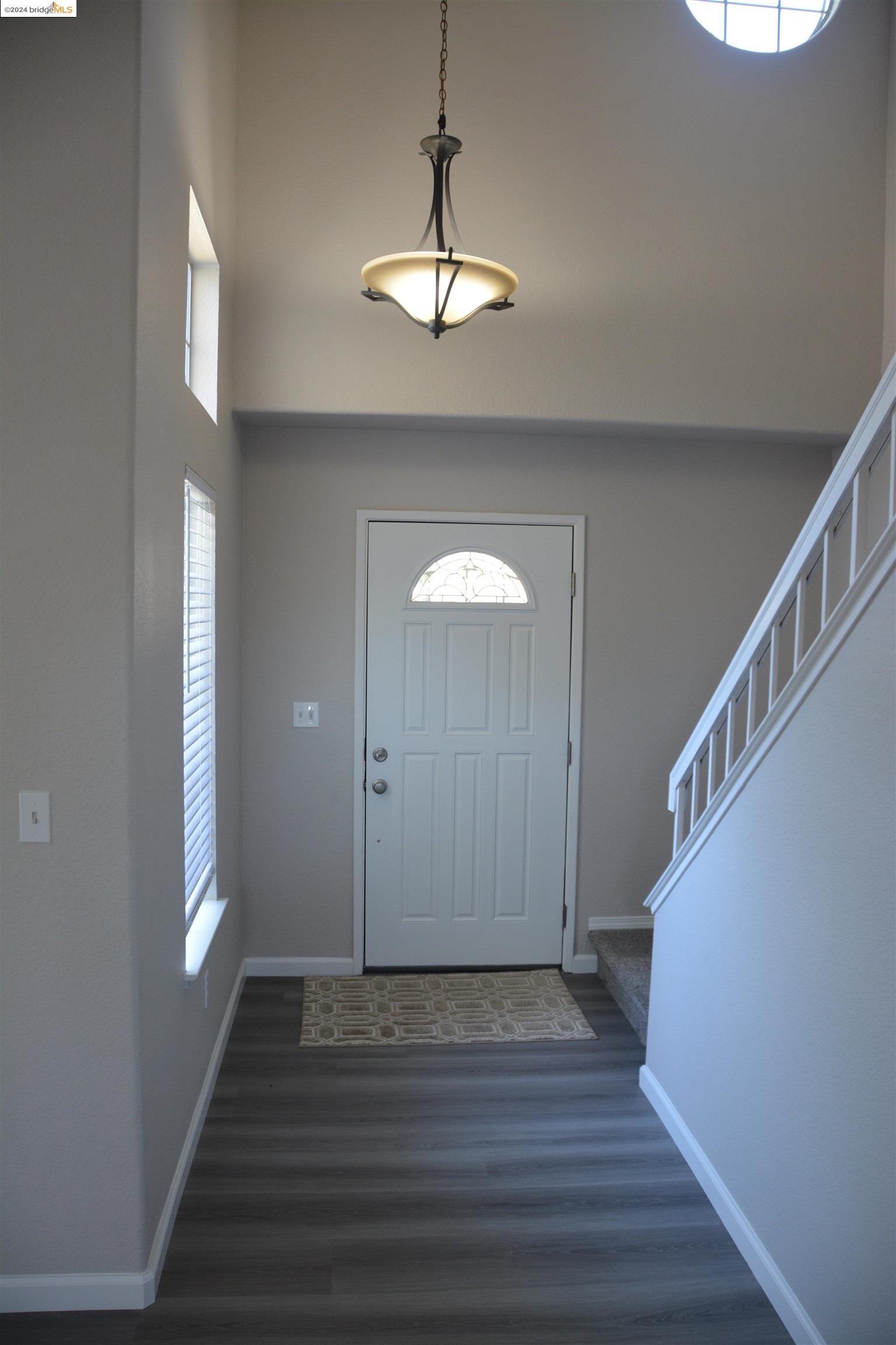 Detail Gallery Image 3 of 29 For 4935 Ridgeview Dr, Antioch,  CA 94531 - 3 Beds | 2/1 Baths