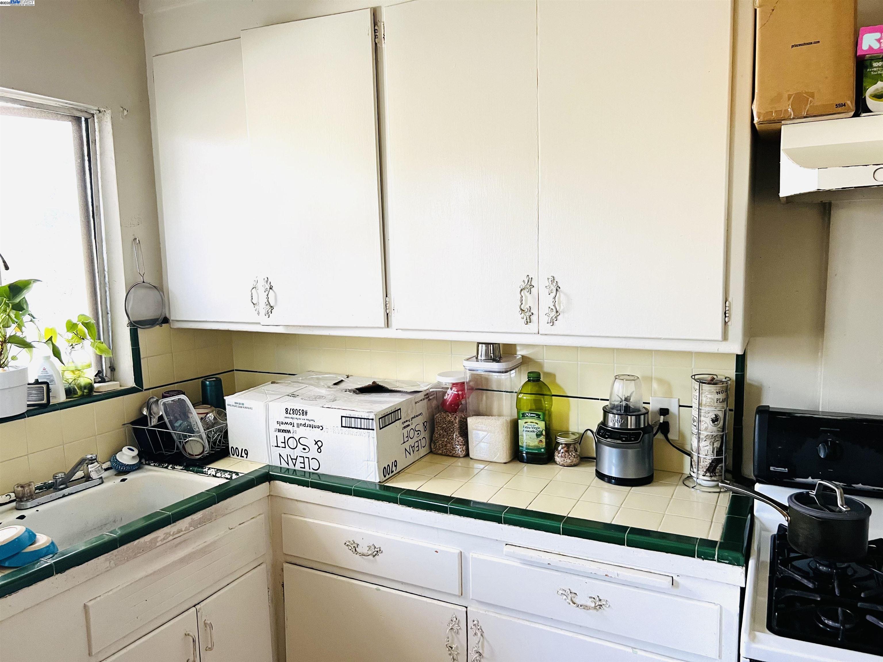 10926 Bancroft Ave, Oakland, California 94603, ,Residential Income,For Sale,10926 Bancroft Ave,41066046