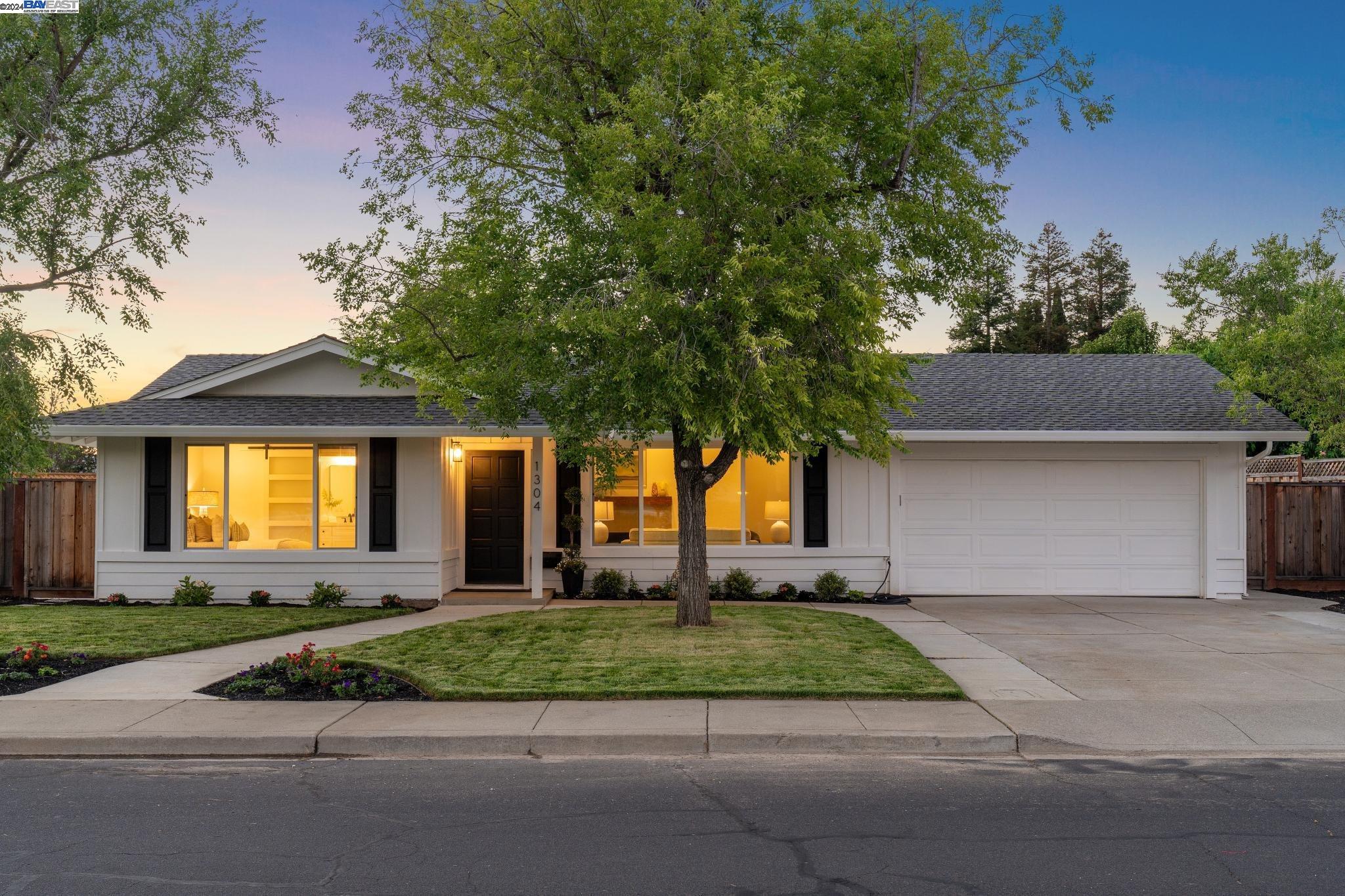 Detail Gallery Image 1 of 1 For 1304 Windsor Way, Livermore,  CA 94550 - 4 Beds | 2 Baths