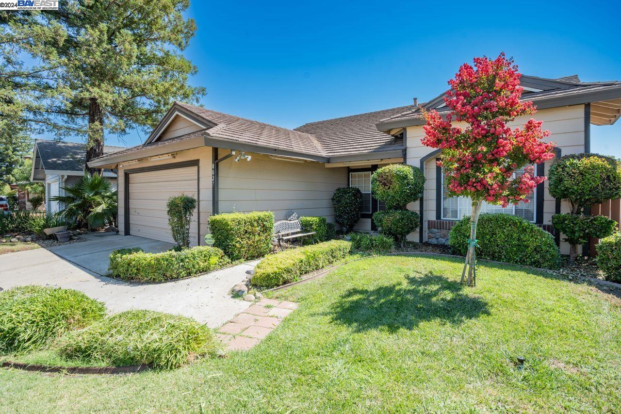 Detail Gallery Image 1 of 1 For 8027 Pinot Noir Way, Sacramento,  CA 95829 - 4 Beds | 2 Baths