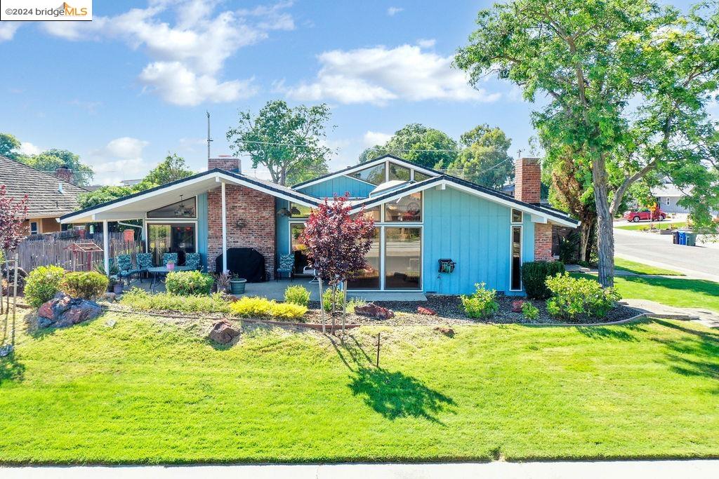 Detail Gallery Image 1 of 1 For 5 Hamilton Ave, Rio Vista,  CA 94571 - 3 Beds | 2/1 Baths