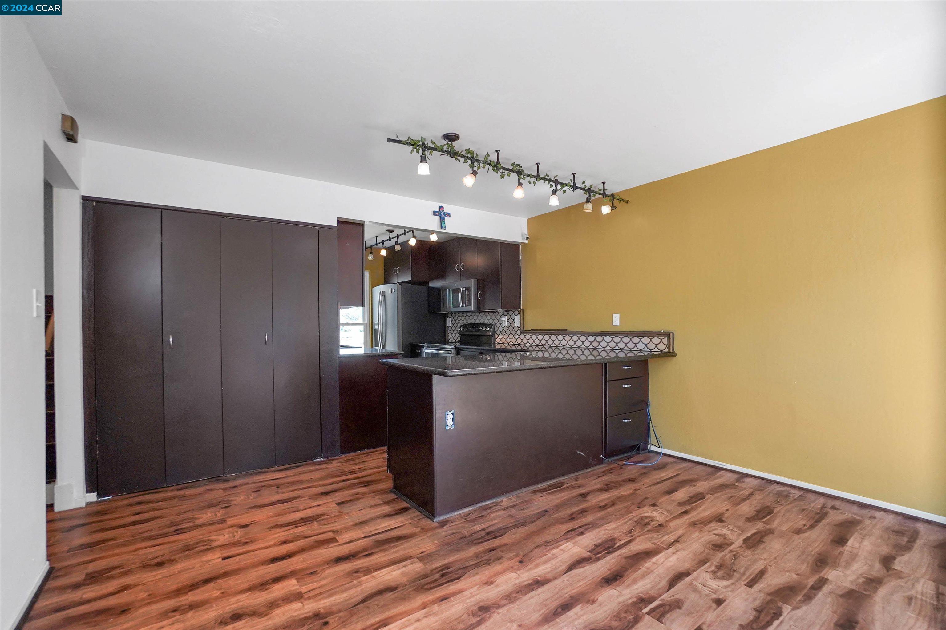 Detail Gallery Image 30 of 54 For 1035 View Dr, Richmond,  CA 94803 - 3 Beds | 2/1 Baths