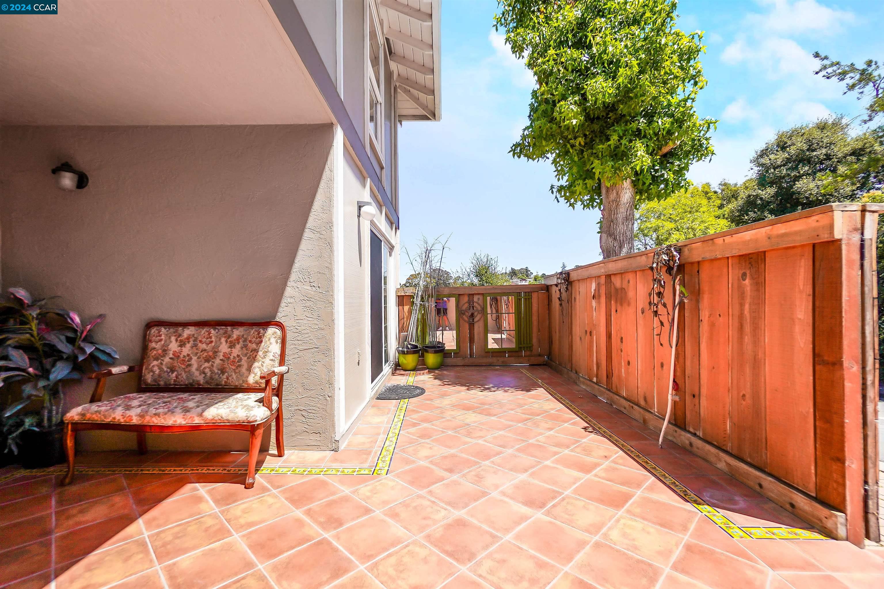 Detail Gallery Image 5 of 54 For 1035 View Dr, Richmond,  CA 94803 - 3 Beds | 2/1 Baths