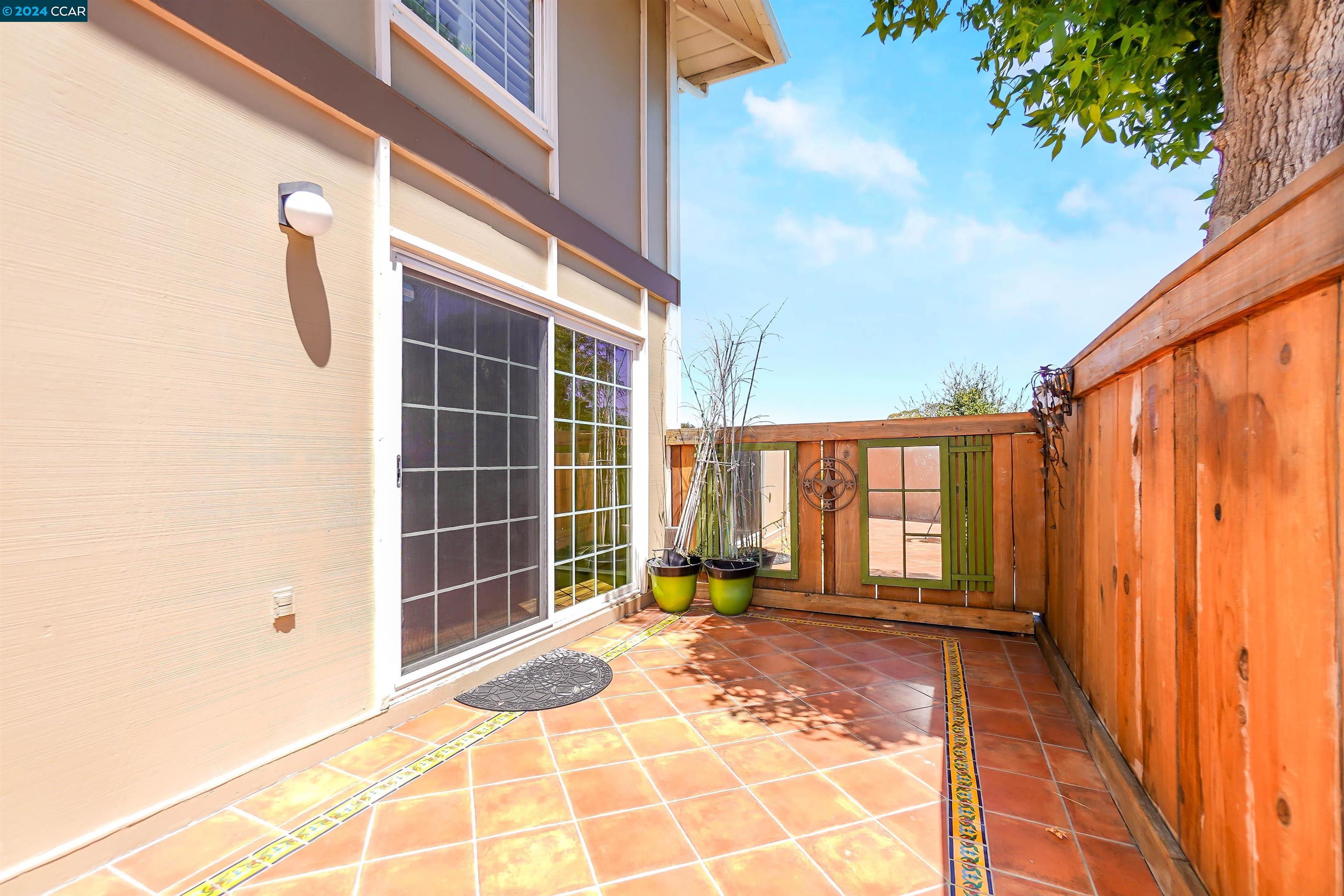 Detail Gallery Image 7 of 54 For 1035 View Dr, Richmond,  CA 94803 - 3 Beds | 2/1 Baths