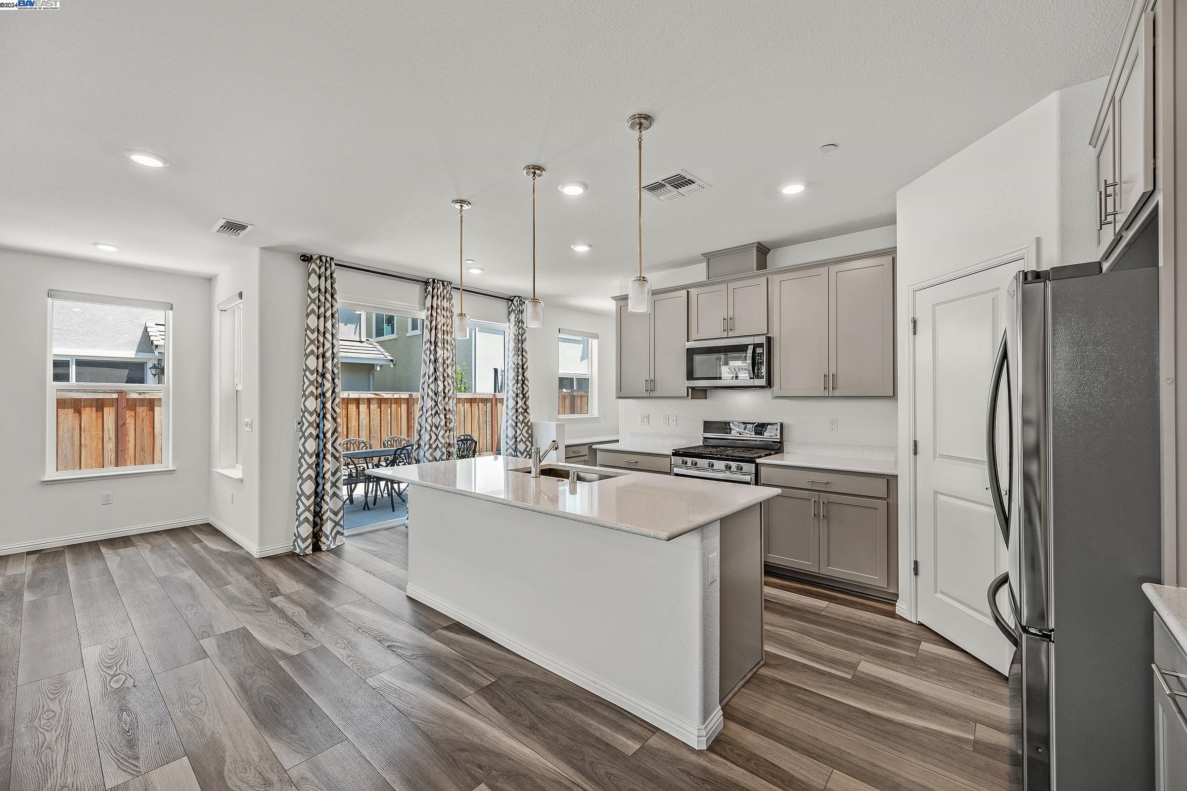 Detail Gallery Image 13 of 55 For 237 Goose Creek Avenue, Brentwood,  CA 94513-2470 - 4 Beds | 3 Baths