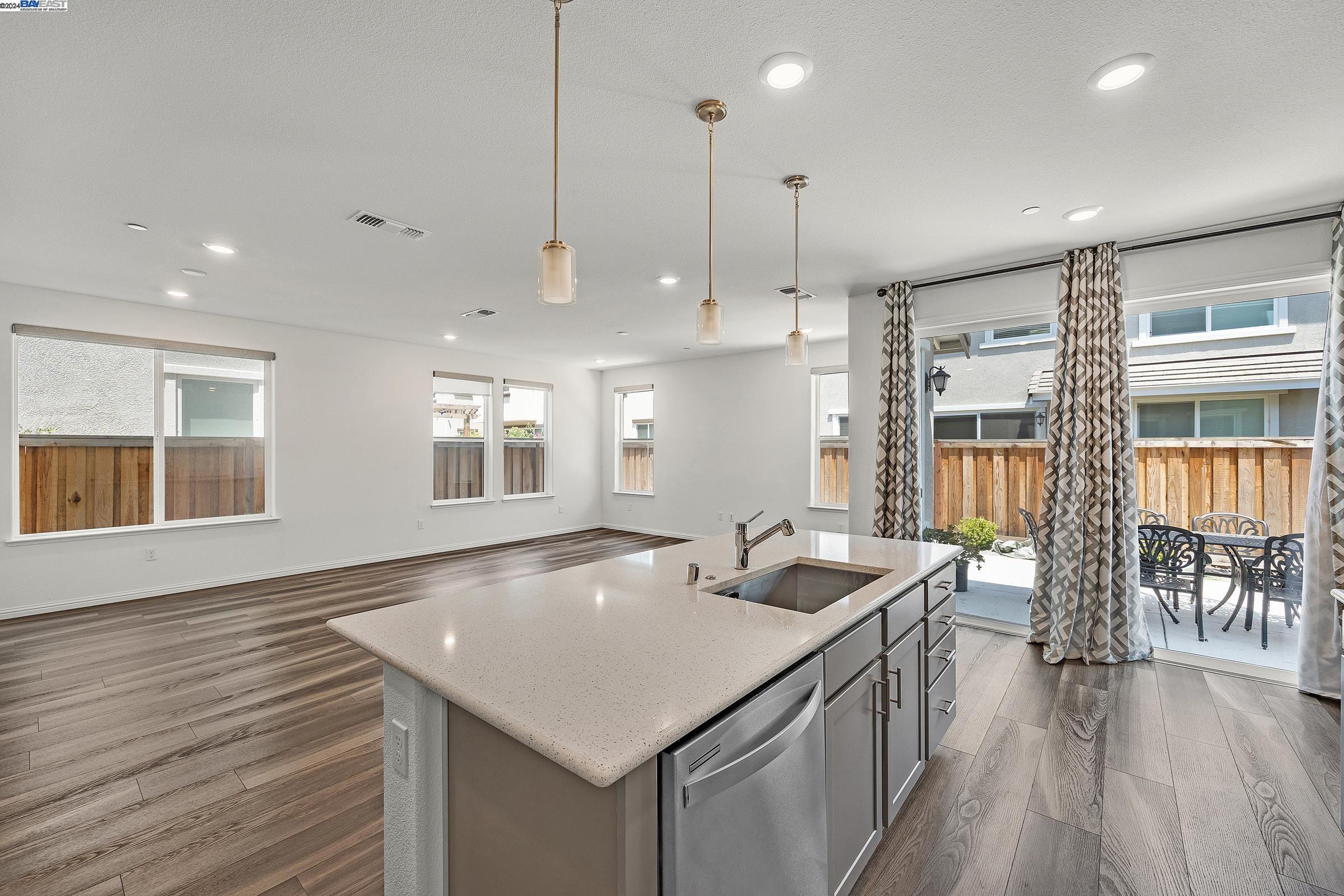 Detail Gallery Image 15 of 55 For 237 Goose Creek Avenue, Brentwood,  CA 94513-2470 - 4 Beds | 3 Baths