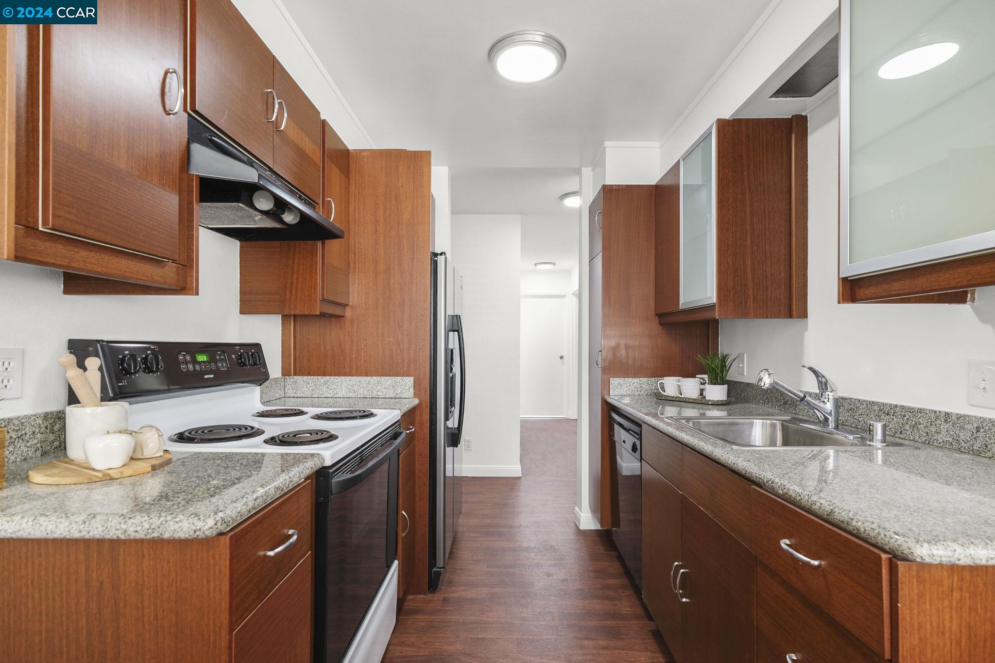 Detail Gallery Image 13 of 23 For 360 Vernon St #212,  Oakland,  CA 94610 - 2 Beds | 1 Baths